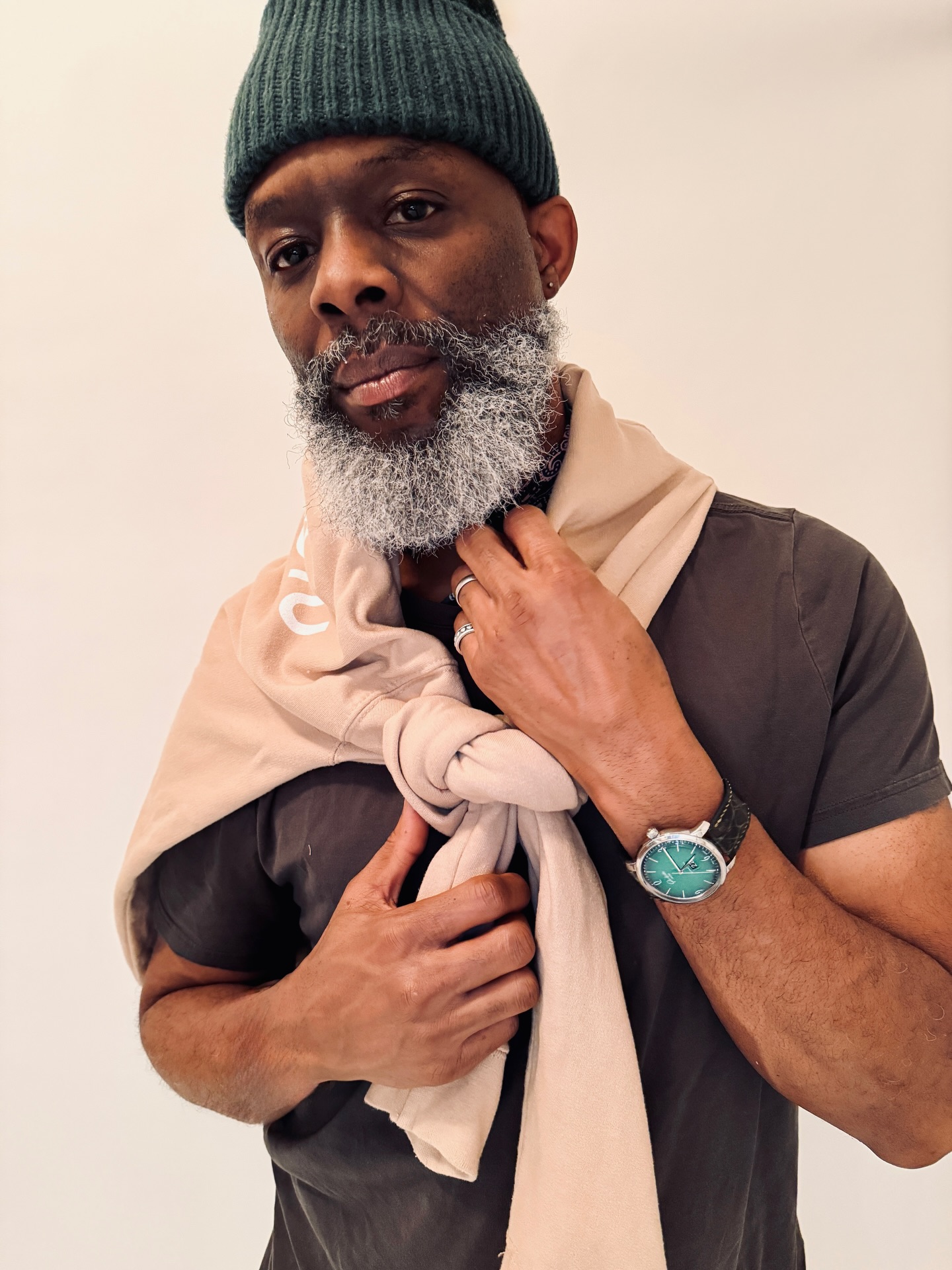 A green dial that breathes life into time. Timepiece: Glashütte Original Sixties Panorama Date 2-39-47-04-02-04