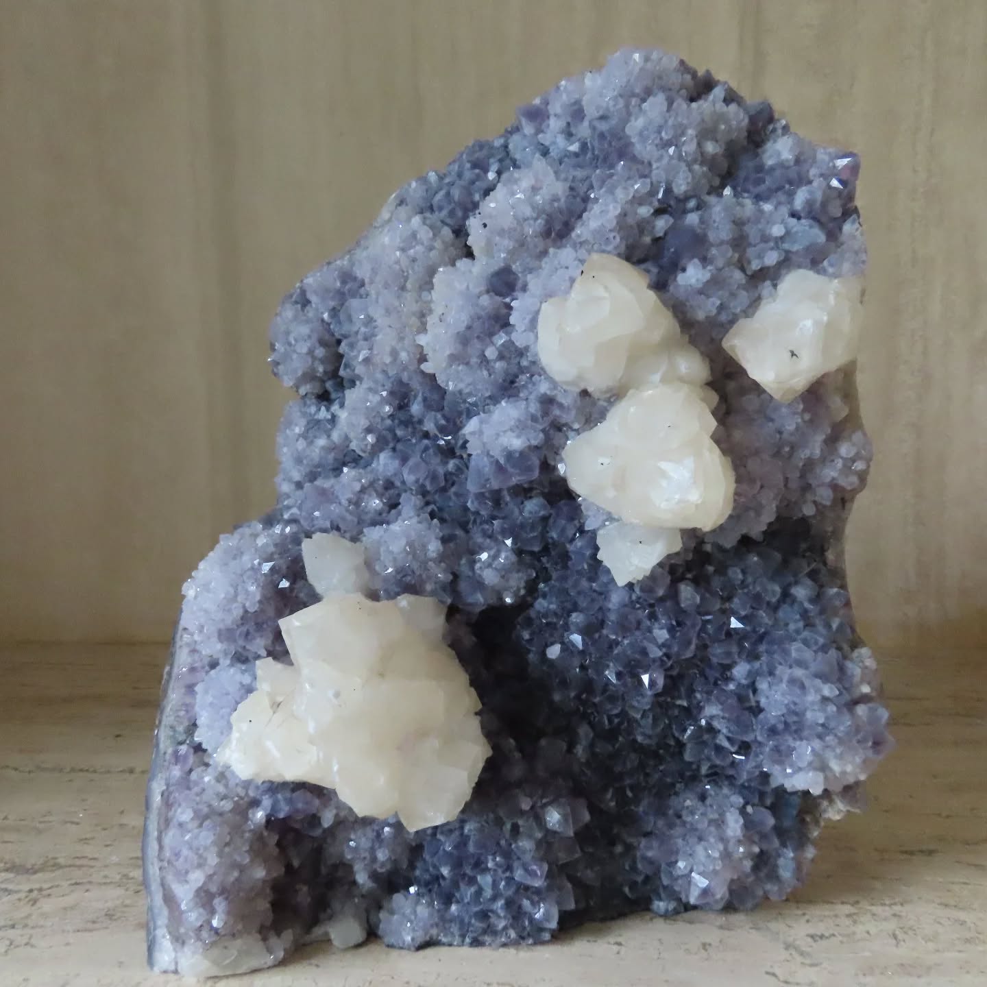 💫Comenzamos un nuevo ciclo con el corazón lleno de gratitud.
Gracias a cada persona que ha confiado, aprendido, sanado y compartido este camino con nosotros durante el año que termina 🤍
Rokay sigue creciendo, transformándose y afinando su intención: crear espacios de conexión, calma y consciencia a través de los cristales.
Lo que viene trae más rituales, más encuentros y más energía compartida.
Gracias por estar. Que este año nos encuentre presentes, alineados y abiertos a recibir ✨🌿