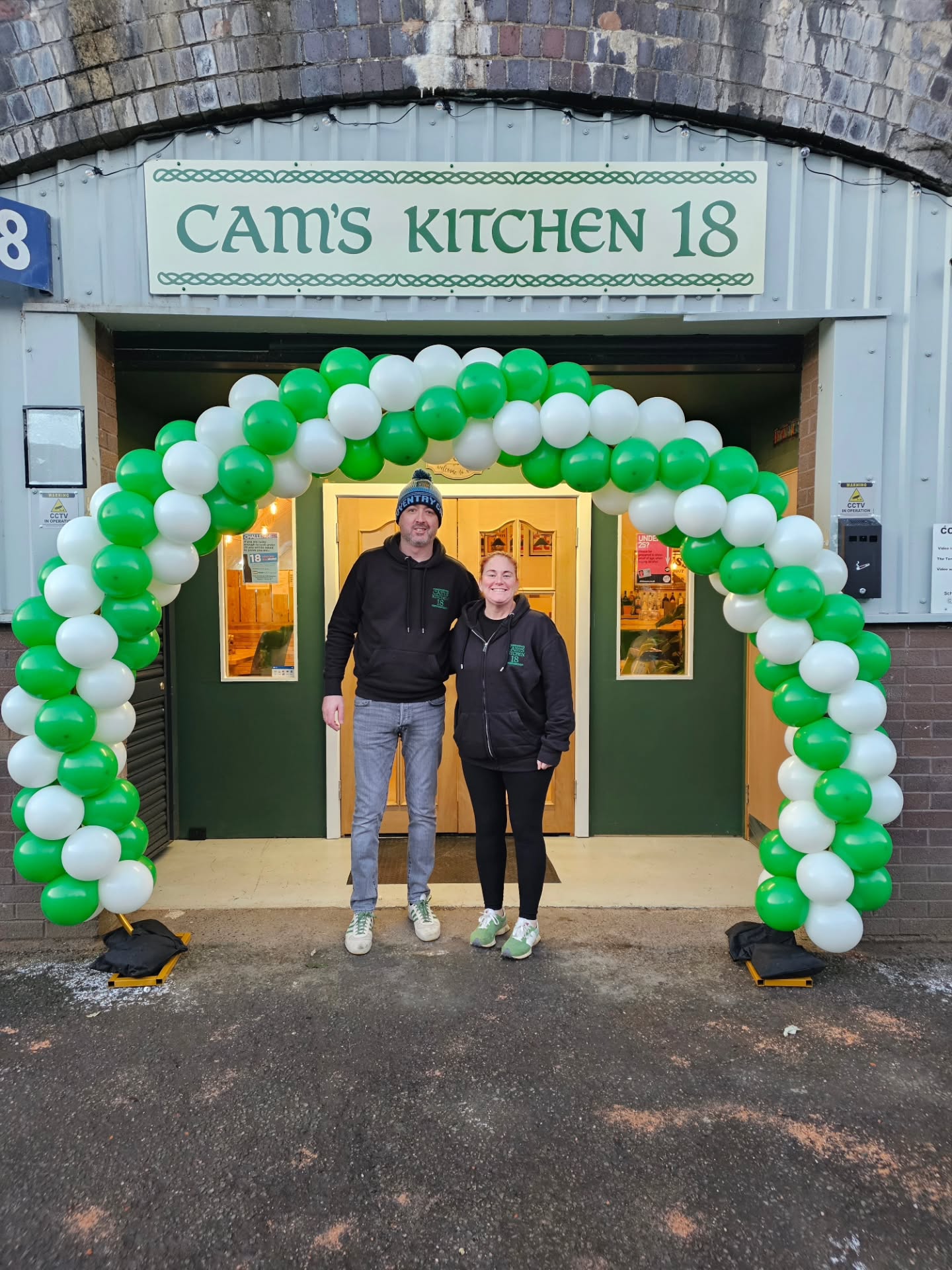 Balloon arch for the grand opening of Cams kitchen, pop down and show your support, the menu looks delicious!!! ❣️❣️love it when businesses support each other ❣️❣️❣️❣️