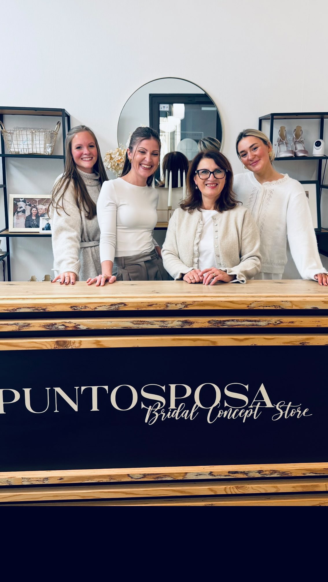 Puntosposa wächst! 🚀
Danke an alle neuen Follower – ihr seid der Wahnsinn!
Wer kommt auch aus dem Saarland oder von weiter weg? 👋
Lasst ein ❤️ da & sagt Hallo in den Kommentaren.
Ciao Maria e Buon Anno 2026 💫
📅 Neue Termine verfügbar – vor Ort & online.
Schreib mir gern eine DM oder sichere dir deinen Termin über den Link im Profil ✨
#comunity #followers #brautmode #puntosposa #saarland