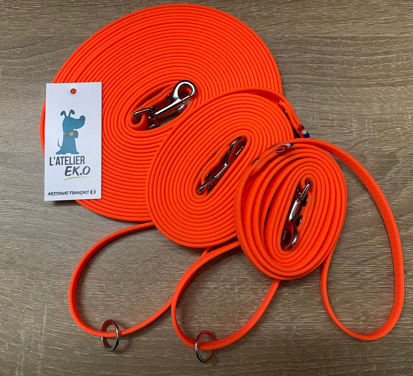 Chaque promenade devrait être une aventure mémorable ! 🌟 Découvrez nos laisses et longes personnalisées, alliant confort et élégance. Personnalisez la votre aujourd'hui et partez à l’aventure ! 💖🐕 #AventureAvecMonChien #CollierPersonnalisé #FaitMain