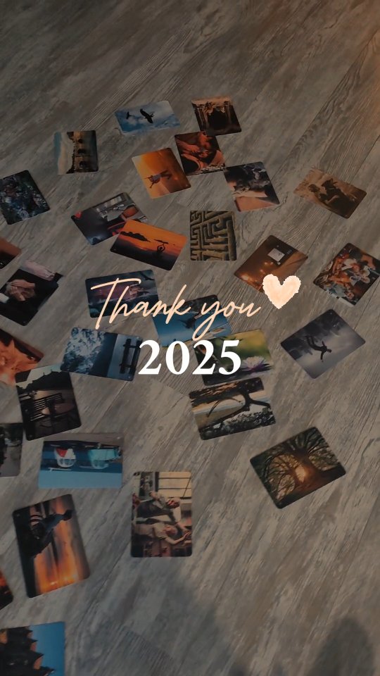 ❤️ 2025 ❤️
Du collectif, des formations, des accompagnements individuels, des rencontres, des balades, du lâcher-prise,...
La liste est longue de tout ce qui a composé 2025 !
Encore une année de plus en tant qu'entrepreneuse qui confirme que je me sens toujours autant a ma place dans ma mission de vie :
Accompagner les individus et les collectifs à mieux se connaître et à mieux relationner. ✨️✨️✨️