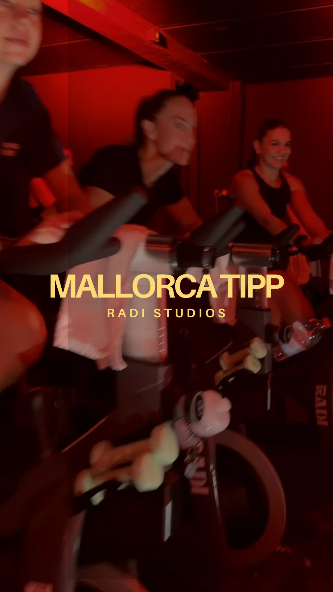 Beendet. Gewonnen haben:
@justlaura__ @astridknappmeier @ranana73 @xmarieluise @vivianflorian @enjoynewthings GEWINNE DEIN PARTY-WORKOUT
Wir schenken dir 3 kostenlose Rides. Werde Teil der RADI Community 🚴♀️✨
@radistudios und ich verschenken an 6 von euch jeweils ein Welcome Pack mit 3 Rides.
GEWINN:
* 6x3 welcome packs
• müssen innerhalb der nächsten 3 Monate gestartet werden
• sind ab dem ersten Ride 30 Tage gültig
Indoor Cycling bei RADI bedeutet Musik, Licht, Energie und echtes Party Feeling
Verschiedene Klassen, unterschiedliche Trainer und eine Stimmung, bei der man vergisst, dass man gerade Sport macht
Wenn Bewegung 2026 endlich Spaß machen soll, dann genau so 💥
So nimmst du teil
1️⃣ Folge @radistudios und @mileiki_mallorca
2️⃣ Like diesen Beitrag
3️⃣ Kommentiere wer dein Cycling Buddy sein soll
4️⃣ Extra Gewinnchance:
Reposte das Reel in deiner Story (Nicht vergessen uns beide zu markieren) oder veröffentliche es erneut
📍 RADI Studios Palma
Av. d’Alemanya, 12A, Nord, 07003 Palma
Der Gewinn ist nicht übertragbar und nicht auszahlbar
Teilnahme ab 18 Jahren
Das Gewinnspiel steht in keinem Zusammenhang mit Instagram
Die Gewinner werden per DM benachrichtigt
Für mehr Mallorca Tipps, Travel Guide Inspiration und Einblicke in mein Inselleben unbedingt folgen und abspeichern ☀️🌴
Viel Glück 🤍🚴♀️