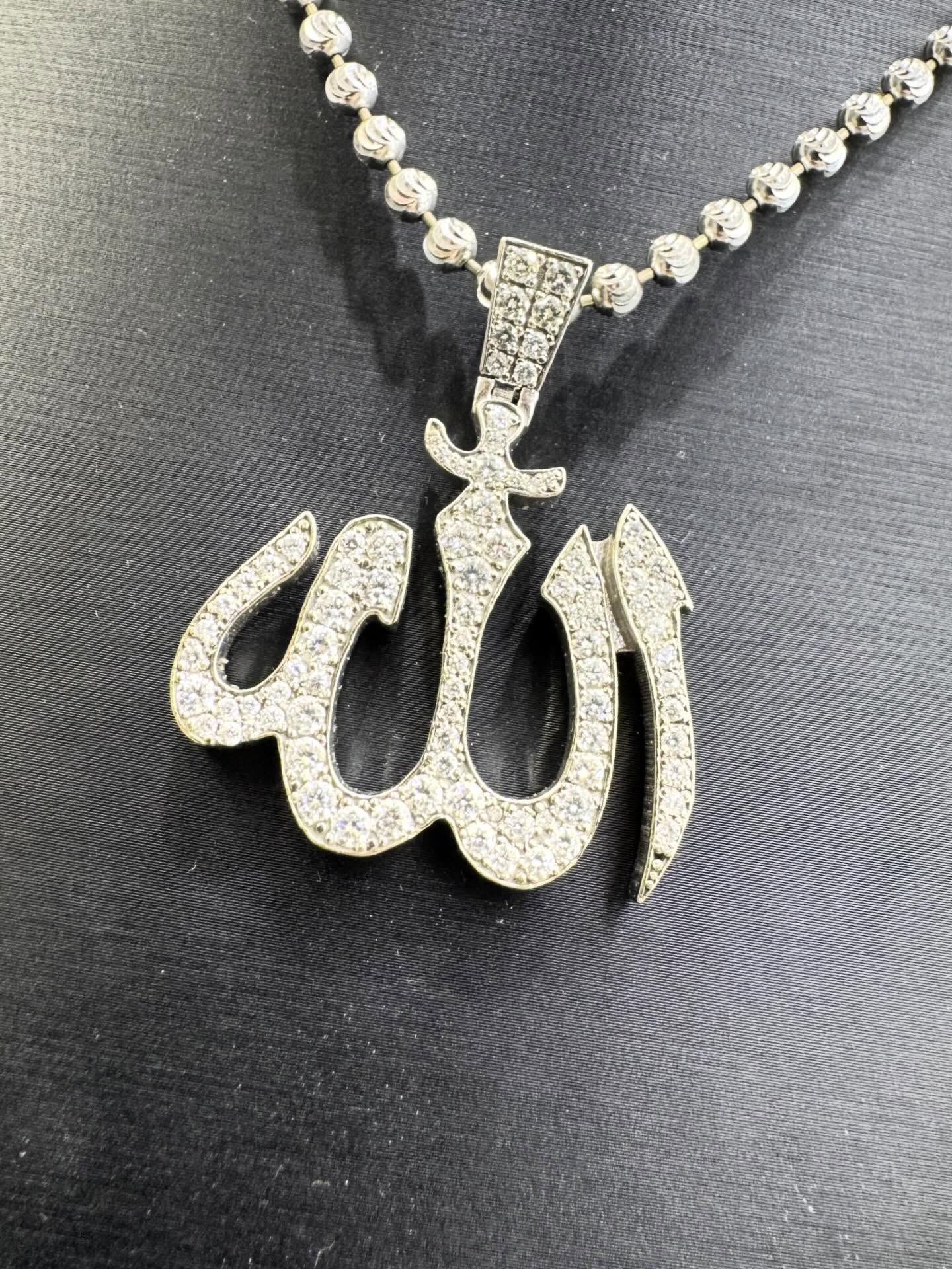 Don’t forget we can build fully custom piece’s as-well! Here’s a necklace set we just completed for a special client. Pm us for any Jewelry or watch needs!