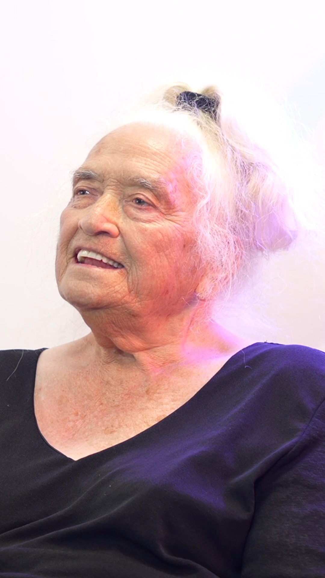 Knocked out a few of her bullies 😅 😅
#Podcast #clips #fight #bullies #knockout #eahaana