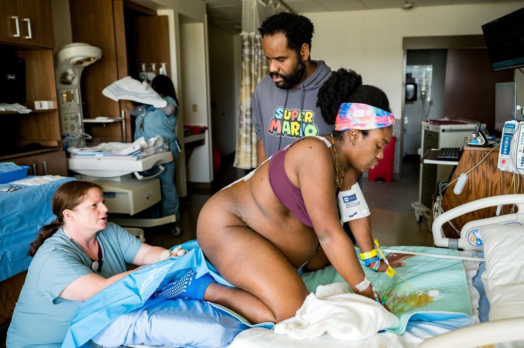 Hospital birth can feel like a lot… but a few simple prep choices can make it feel so much calmer. 🤍
3 things that can help a hospital birth feel calmer:
A clear plan (not perfect—just clear): what matters most to you + how you want to be supported.
A gentle sense of what to expect: learning the stages & phases of labor can help you stay centered when the intensity rises. When you understand what your mind, body, and spirit may ask of you in each phase, it becomes easier to trust the process instead of fearing it.
Being packed and ready: having a simple, intentional bag (and leaving the extra stuff at home) can bring so much peace—because you’re not scrambling, second-guessing, or trying to remember what you meant to bring.
If you’re due soon and want a supportive way to prep without overwhelm, I made a Hospital Birth Prep Bundle with:
✔️ printable hospital checklist
✔️ editable birth plan template
✔️ signs of labor guide
✔️ stages & phases of labor handout
Grab it through the link in my bio ✨ (Hospital Birth Bundle)