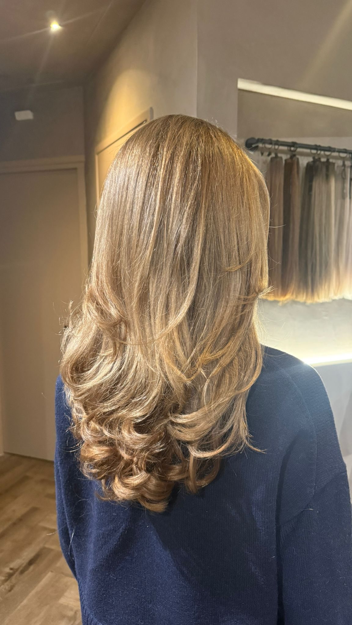 When @jazzhairstyling touches your hair, magic happens✨
#hairdresser #amsterdam #colorspecialist #haircut #hairsalonamsterdam
📍 @bellabeautique