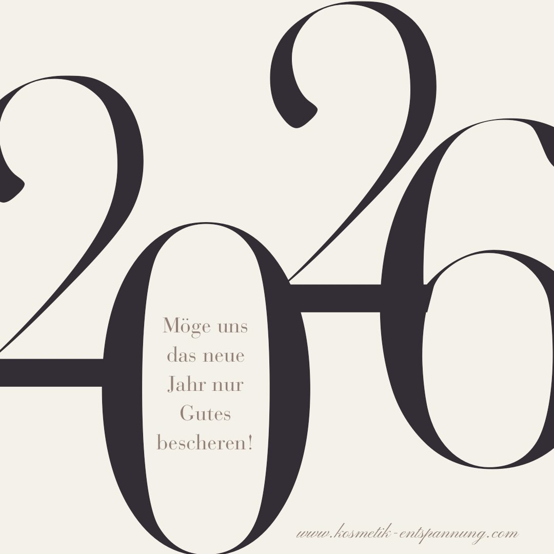 Wir wissen wohl, was wir sind, aber nicht, was wir werden können.
(William Shakespeare).
Gerade zum Jahreswechsel liegt in diesen Worten eine leise Wahrheit.
Wir blicken zurück auf das, was war – auf Erfahrungen.
Auf alles, was wir erlebt haben: Schönes wie Schweres, Begegnungen, Erfolge, Enttäuschungen, Lernmomente. Erfahrungen formen unsere Sicht auf uns selbst und auf die Welt.
Wir erinnern uns an Brüche.
An die Stellen im Leben, an denen es nicht glatt weiterging: Krisen, Verluste, Krankheiten, Trennungen, Umbrüche, plötzliche Veränderungen. Brüche sind Momente, die uns oft besonders tief prägen – weil sie uns verändern oder neu ausrichten.
Wir sehen die Rollen, die wir getragen haben.
Positionen, die wir im Leben eingenommen haben oder einnehmen mussten: Tochter, Mutter, Partner:in, Unternehmer:in, Helfende, Starke, Verantwortliche. Manche Rollen wählen wir, andere wachsen uns zu – und sie beeinflussen, wie wir handeln und gesehen werden.
Und wir blicken auf unsere Wege.
Auf Entscheidungen und Richtungen, die wir eingeschlagen haben – beruflich, privat, innerlich. Wege sind selten gerade. Sie enthalten Umwege, Pausen und Neuanfänge.
All das kennen wir.
All das sind wir.
Doch was vor uns liegt, entzieht sich unserem Wissen. Und genau darin liegt Hoffnung.
Denn in uns steckt mehr, als wir heute überblicken können. Entwicklung bleibt möglich – leise, Schritt für Schritt, wenn wir bereit sind, hinzuhören und uns auf den Weg zu machen.
Dieser Satz erinnert daran, dem Kommenden mit Vertrauen zu begegnen. Wir müssen noch nicht wissen, wie alles wird. Es genügt, offen zu bleiben für das, was entstehen darf.
Möge uns derÜbergang zwischen den Jahren Frieden schenken, Zuversicht und den Mut, dem Neuen leise entgegenzugehen.
In diesem Sinne wünsche ich ein gutes, behutsames Ankommen im Jahr 2026.⭐️