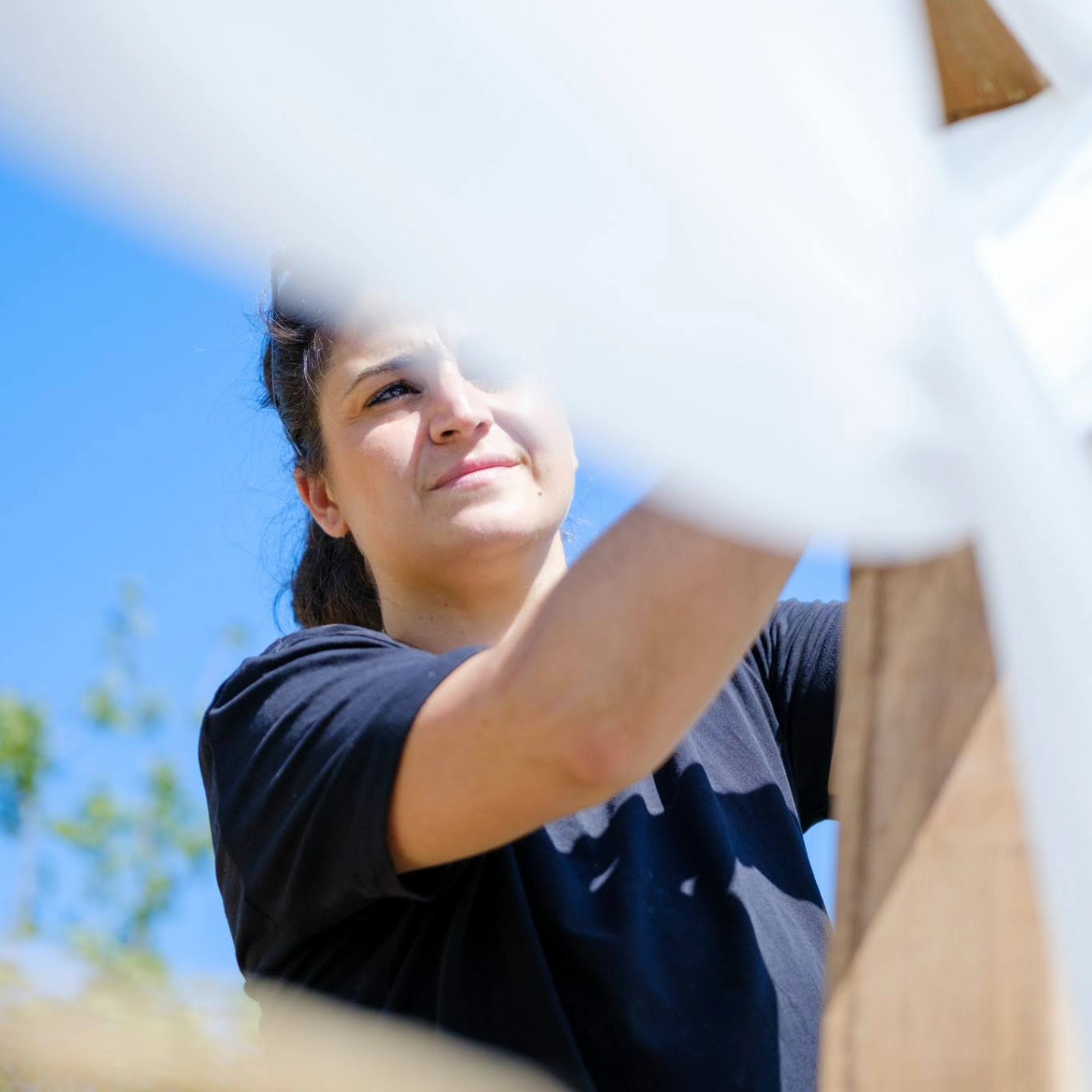 Si vous souhaitez faire appel à nos services pour installer votre décoration de mariage en plus de la location de vos articles deco et profiter à fond de votre joli jour, n'hésitez pas à nous demander un devis !