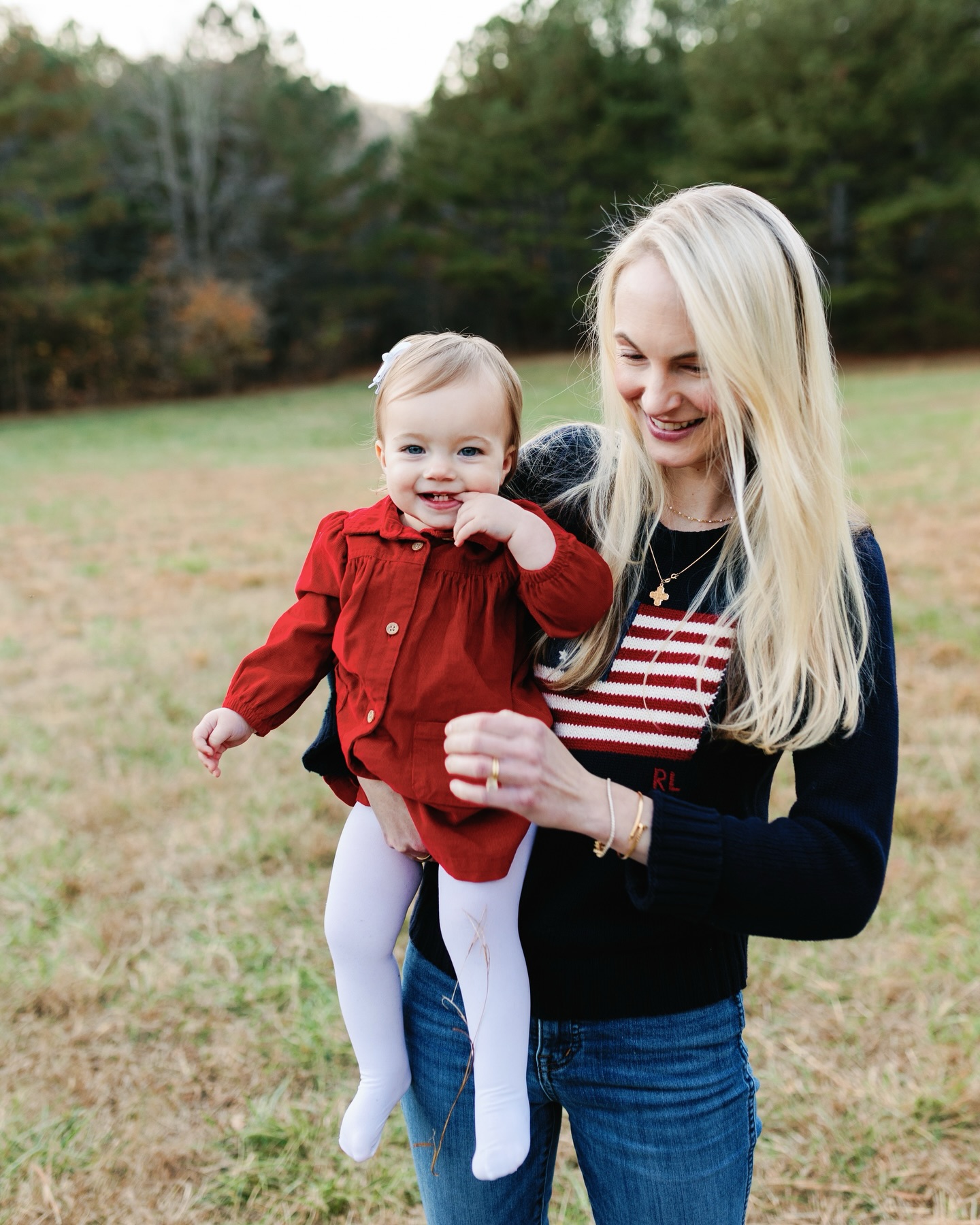 The Sketch Family ✨ Such a fun session with lots of running around to keep the kids laughing!! (as it should be) 🤍