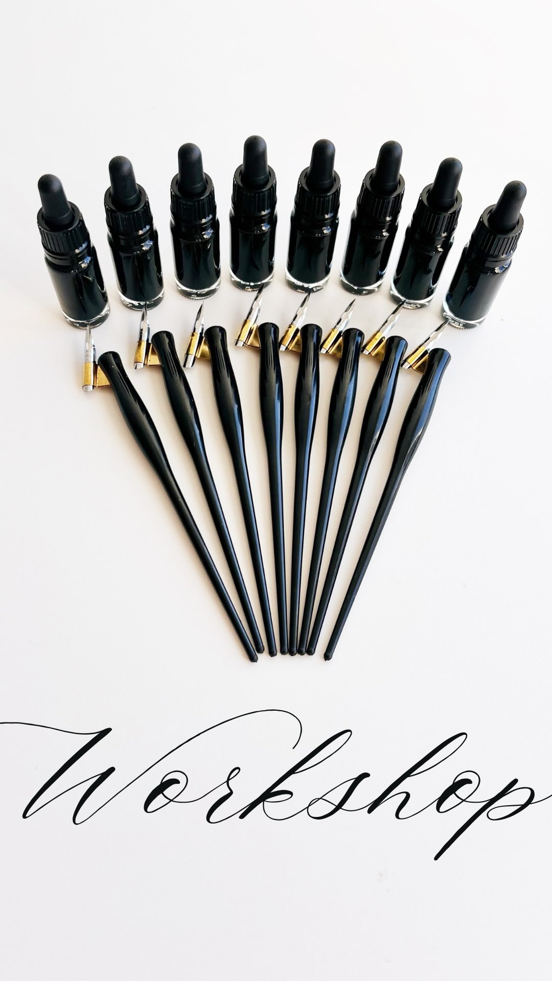 I love starting the year by slowing things down.
Preparing the ink, setting the table, welcoming new hands to learn.
Calligraphy doesn’t ask for perfect handwriting.
Just a little curiosity and time.
✨ The new workshop calendar is now live on my website (link in bio).
✨ I teach in Dutch, but I work with a camera above my hands and a large screen, so everything is easy to follow.
✨ And if needed, I’ll happily translate for you.
If the listed dates don’t work for you,
you can always book a private lesson
#kalligrafie #kalligrafieworkshop #calligraphyworkshop #lerenkalligraferen #creatieveworkshop