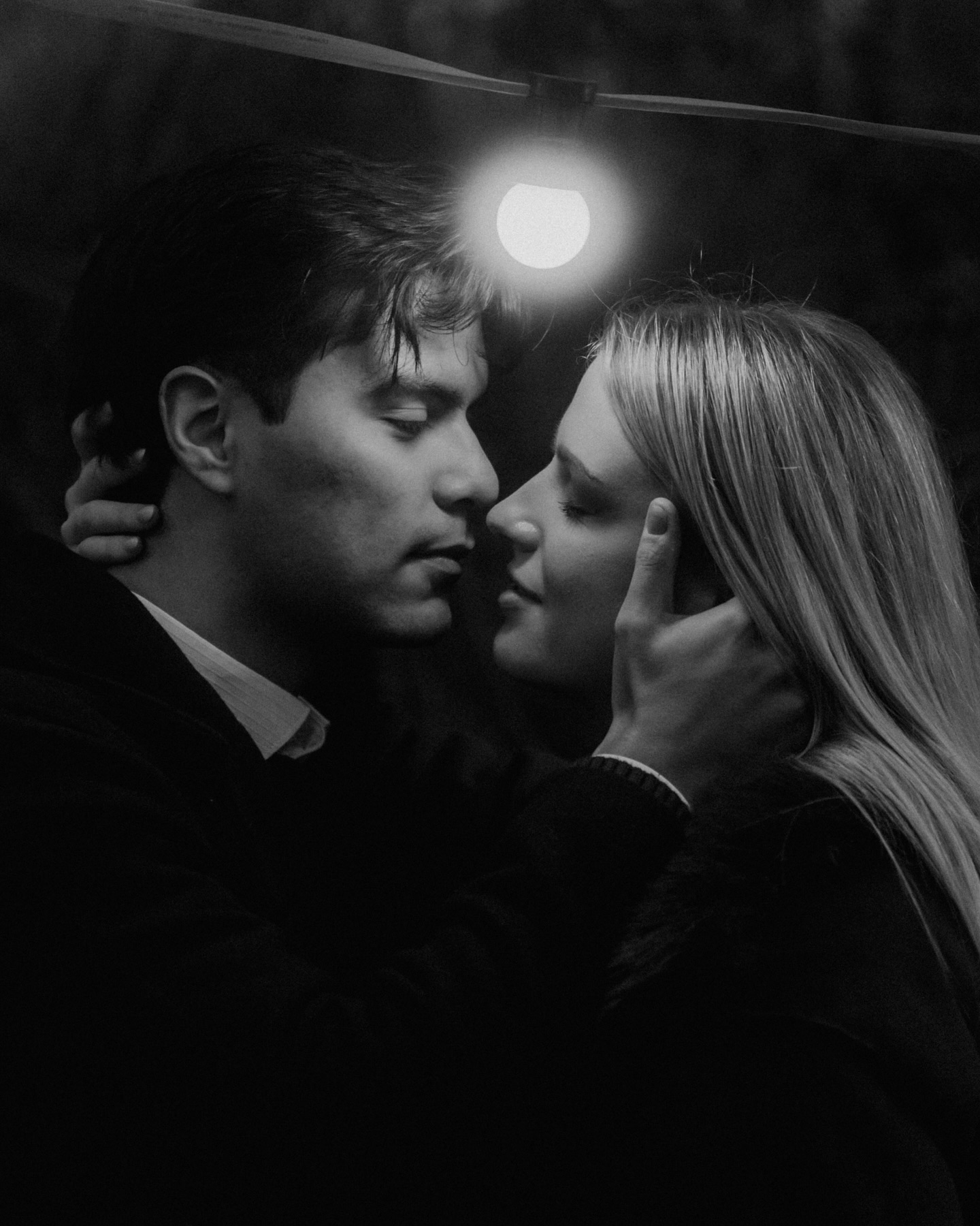 under golden lights✨
#münchen #coupleshooting #storytelling #photography #cinematicphotography #visualstoryteller #lights #coupleshoot