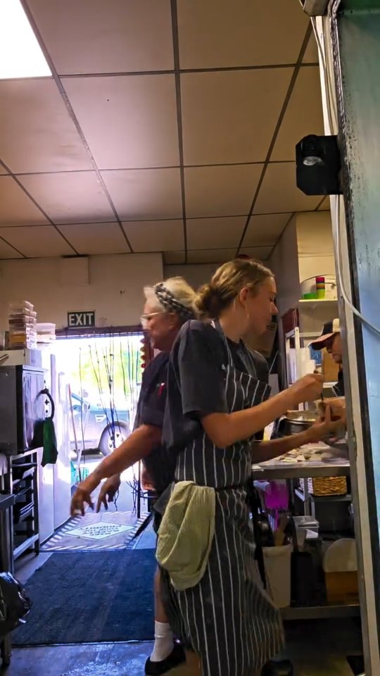 It takes an army to keep up with the dumpling rolling in summer. 🥟
🌞Open tonight Monday 5 Jan, 2026.🌞
#whitianga #dumplings #dinner