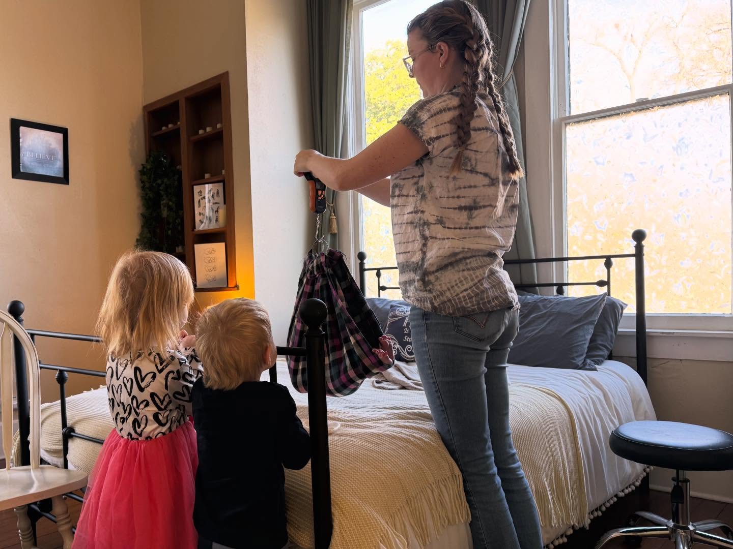 Watchful eyes just full of curiosity 🥰
The cutest of little toes