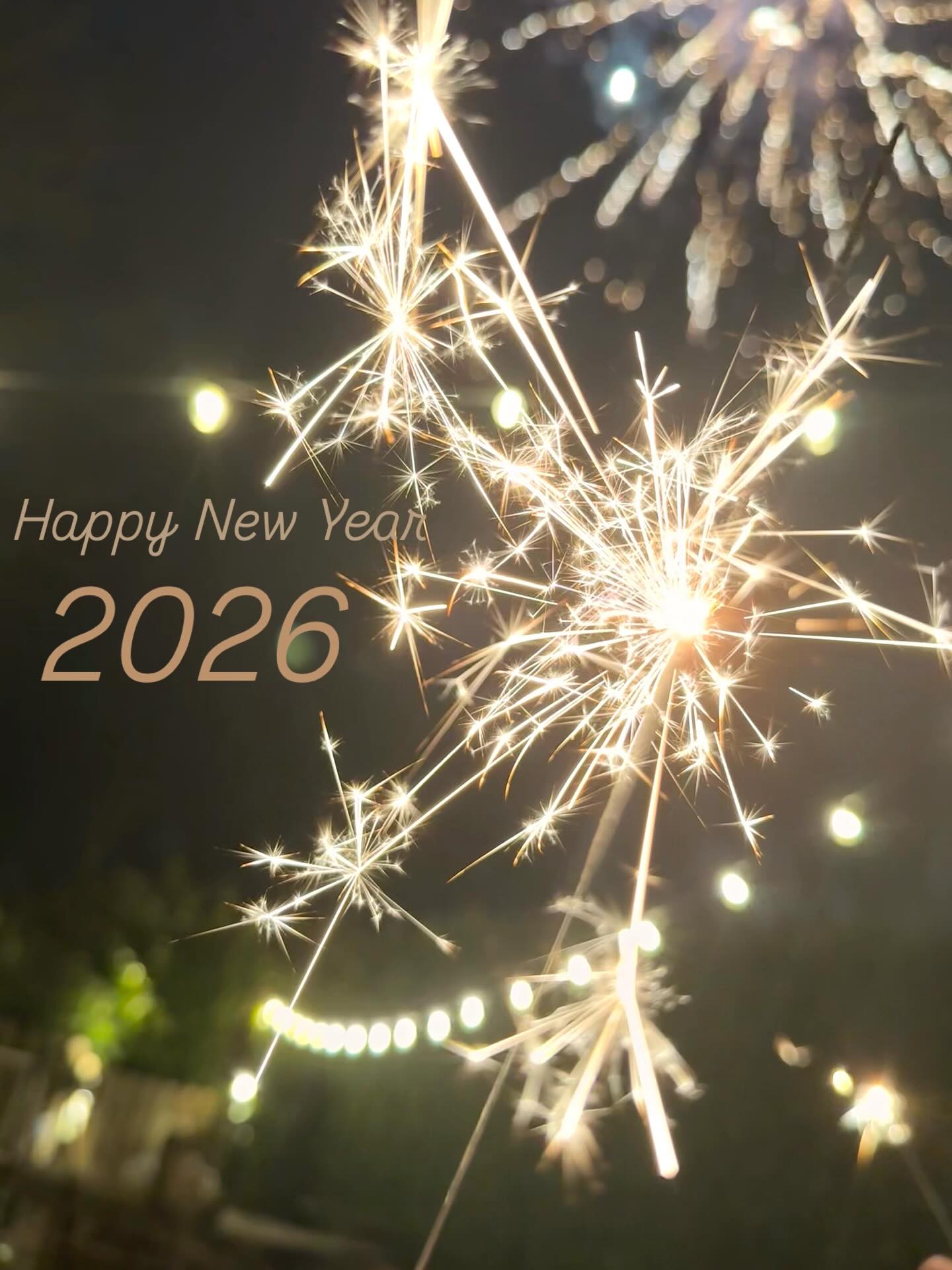 Ich wünsche euch allen ein wundervolles, ereignisreiches, buntes, liebevolles und gesundes neues Jahr! ♥️🍀
Ich freue mich auf ein aufregendes neues Jahr mit allen kleinen und großen Konfettis. Seid gespannt auf alles was kommt.
#frohesneuesjahr #konfettinewyear #konfetti #konfettimeerbusch #neuekurseseidgespannt