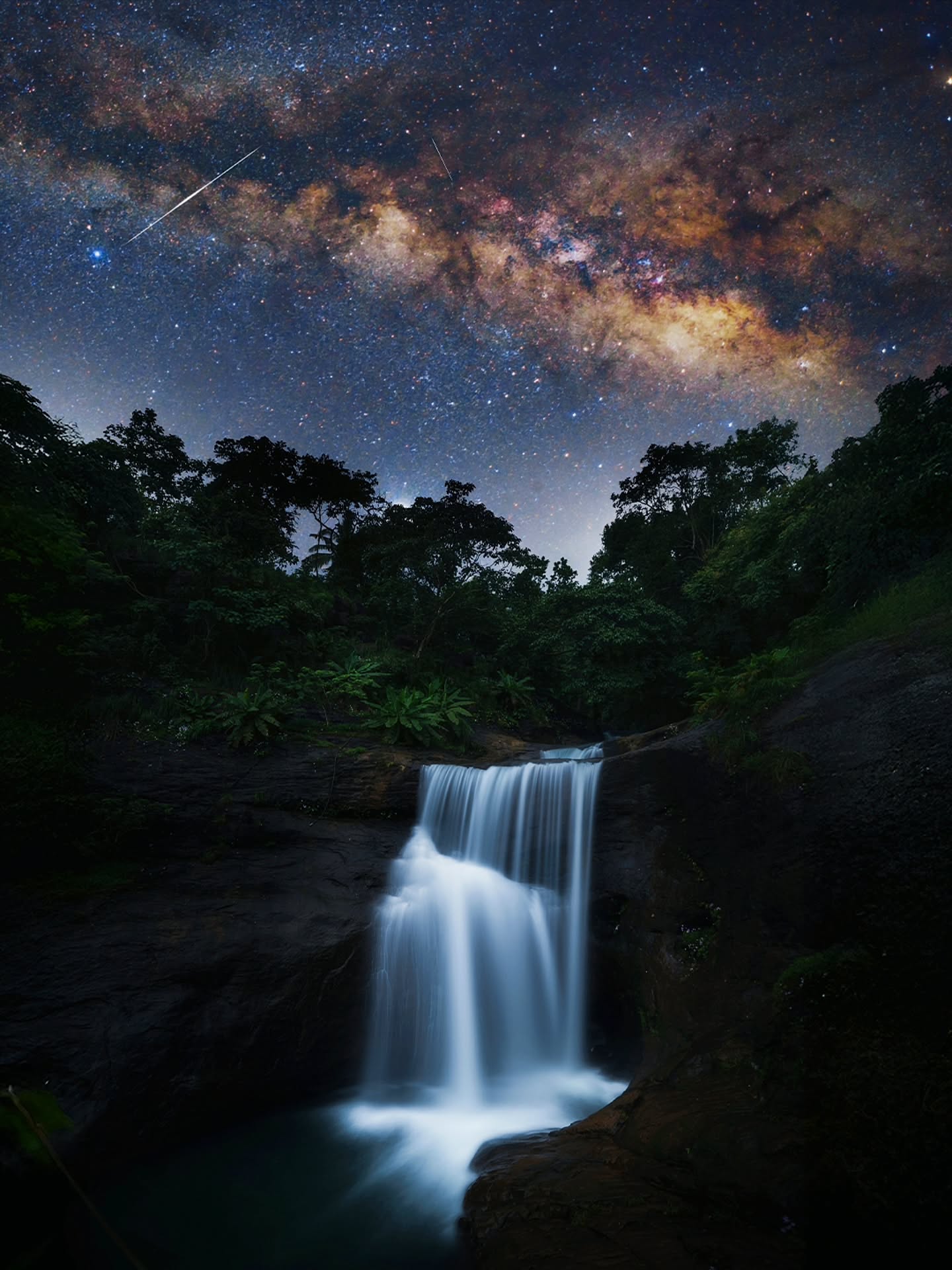 First post of 2026.✨️
Capturing the year with starry skies, and the quiet moments that stitch my soul. More peaceful nights are on their way.
Follow: @vedantkulkarni_dv 📷
#vedantkulkarnidv #nightskyphotography #milkywaychasers #milkyway #galaxy