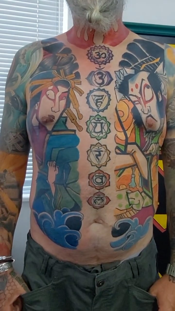 B's Neo-traditional Japanese front, is almost completed, just a few things to do. The Parasol Geisha on one side with Tokyo Sam the other.
.
#inkstagram #capetowntattoo #capetowntattooartist #tattoossofinstagram #capetowntourism #capetowntattoostudio #tattoolove #inked #neotraditionaljapanese #japan #japanese #geisha #samurai #tokyo