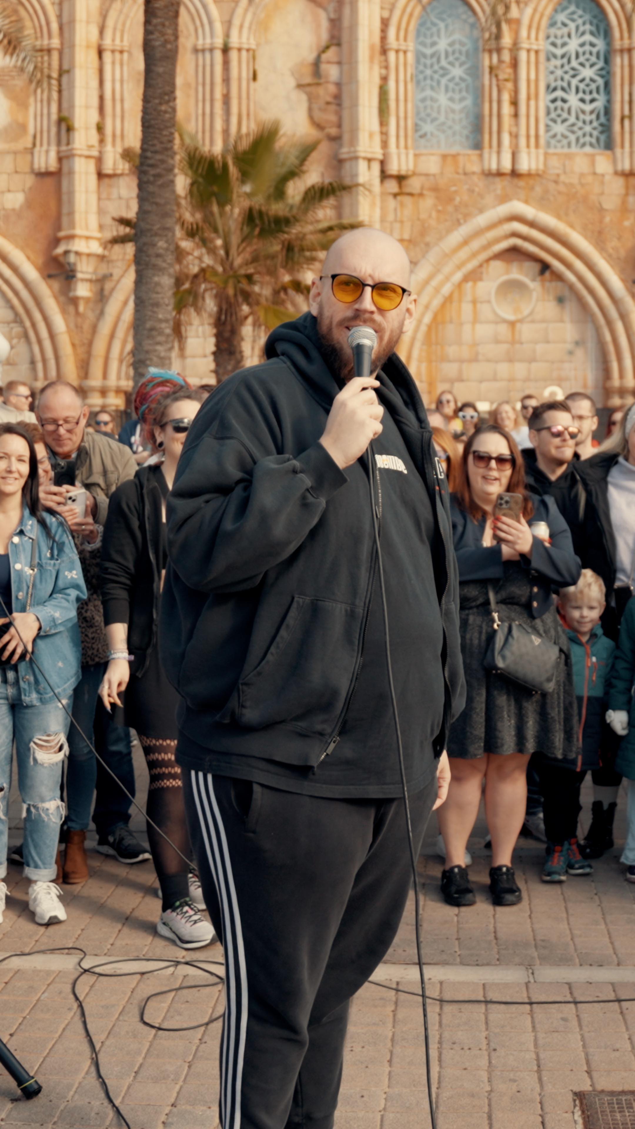 Happy New Year 🎇 Wer hätte gedacht, dass an Silvester Rumbombe unplugged vor dem Megapark ein spontanes Konzert spielt ? Genau niemand! Umso schöner war es, diese Gemeinschaft zu sehen. Lasst uns dieses Gefühl mit ins Jahr 2026 nehmen und mit genau dieser Vorfreude in die neue Saison starten. Wir sehen uns beim großen Megapark Opening vom 23.04.–26.04. – wir freuen uns auf euch! 🥳
____
#megapark #ifeelmega #opening #unitedpartypeople