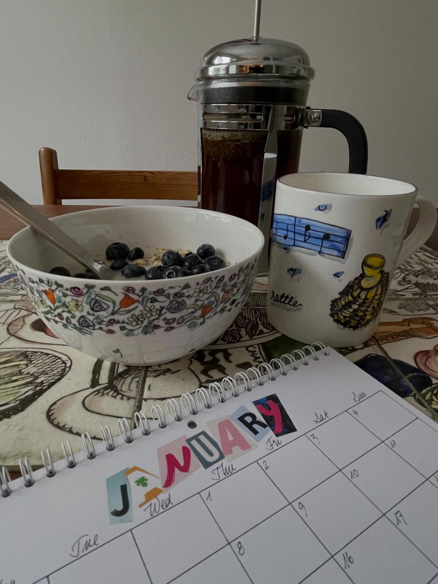 January Breakfast.
#handpainted #onglaze #finebonechina #porcelain #underglazetiles #oneoff #unique #coffee #mug #bowl