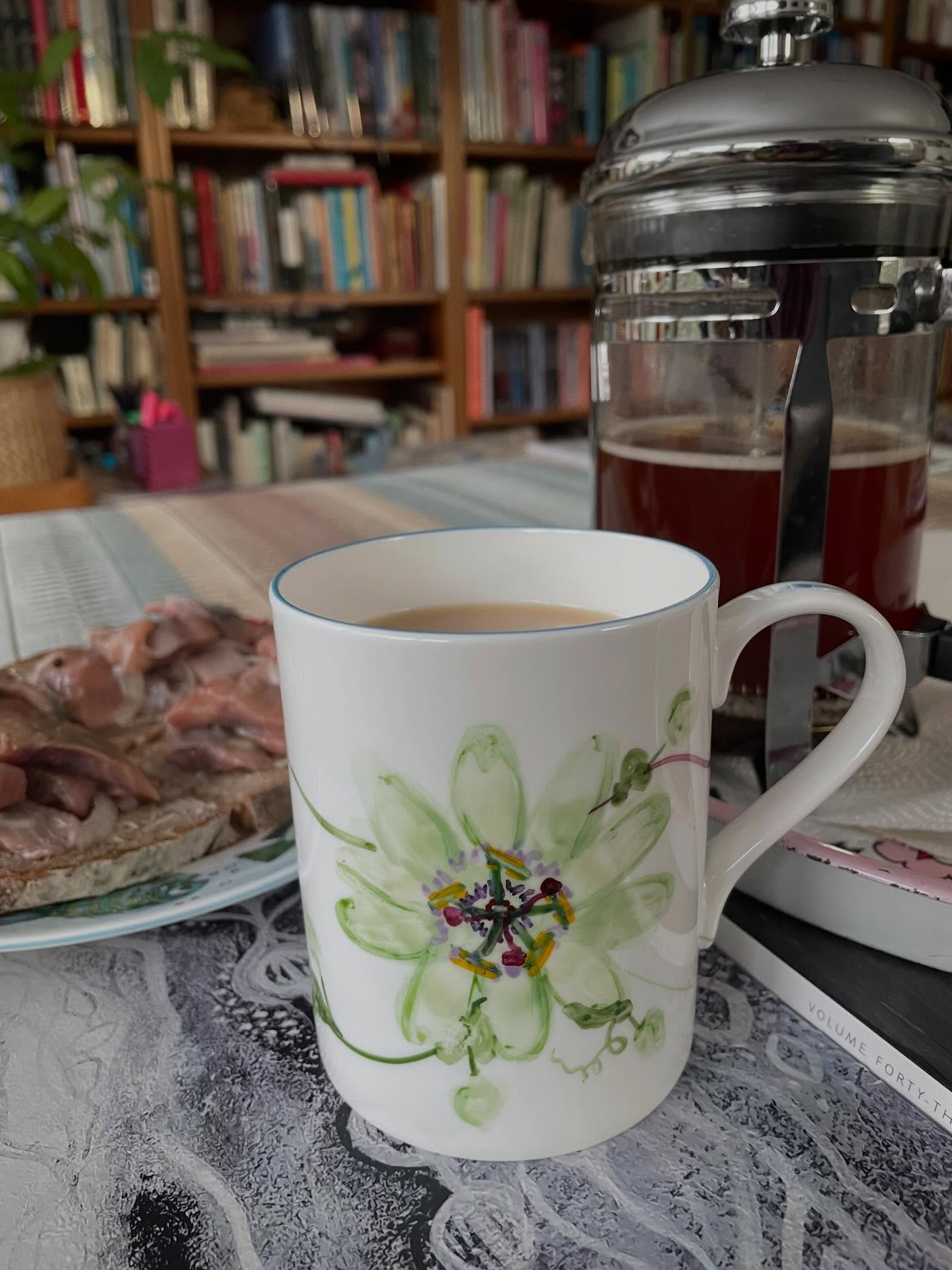 Første kaffe i 2026.
#handpainted #finebonechina #porcelain #passionflower