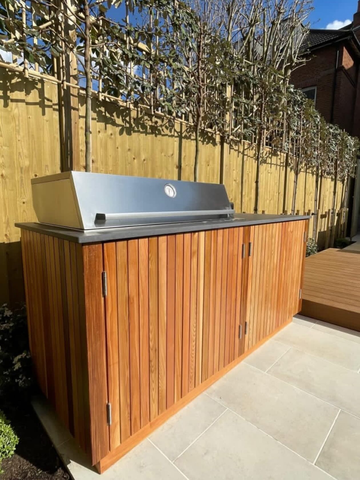 🎄 Christmas was great… our to-do list disagrees.
We’re in the workshop all weekend catching up after the festive chaos 🔨
Sheds, garden kitchens, and big stores don’t build themselves — see you Monday feeling almost rested 😅