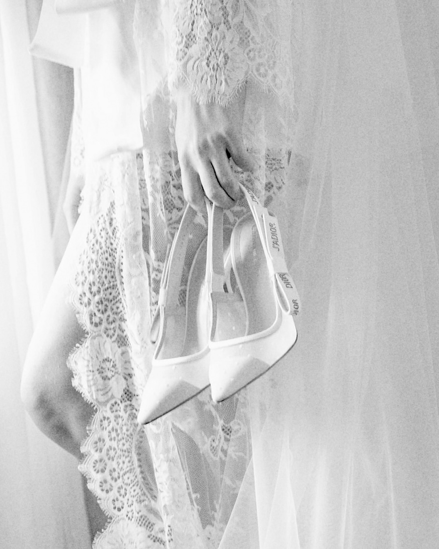 Not every story needs a face.
Sometimes it lives in the in-between, in the way light falls, the weight of fabric, the stillness after everything just happened.
We are drawn to the quiet details that linger long after the room empties, textures, heirlooms, spaces and objects that don’t ask for attention, yet carry the story all the same. This is how we remember a day: through the traces love leaves behind.