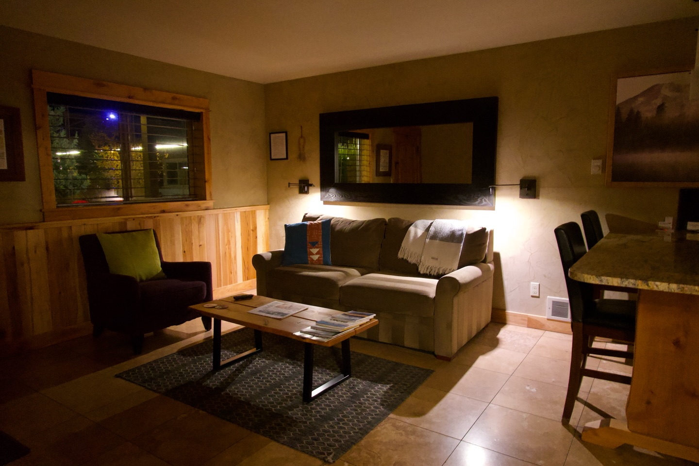 ☕️As the days stay dark a little longer, there’s no better time to snuggle up in a cozy suite and ease into the New Year. ✨ We’d love to welcome you back to Wall Street Suites—your home base for comfort, relaxation, and all that Bend has to offer. #cozycomfort #wallstreetsuitesbendoregon #downtownbend