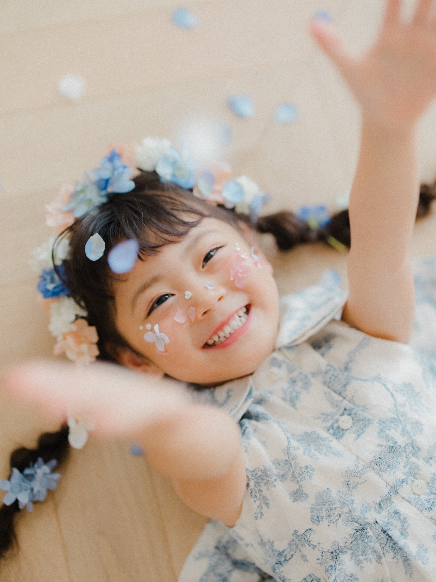 あけましておめでとうございます✨
今年はどんな出会いがあるのかなと今からわくわく✨
写真を通してたくさんの出会いと喜びがあることに感謝しています☺️
今年もよろしくお願いします✨
-・-・-・-・-・-・-・-・-・-・-・-
何気なく過ぎてしまう。
けれど、かけがえのない大切な時間を残すのが大好きなフォトグラファーです☺️
*ご予約&お問い合わせは
@akienishiharaphoto
にお気軽にDMお願いいたします:)
*公式LINE▶︎ @710zmvov
*Tokyo, Japan based photographer
Family, Couple, Engagement, Prewedding, Maternity, Vacation, Lifestyle Newborn
*Japanese & English 🙆♀️
-・-・-・-・-・-・-・-・-・-・-・-
#七五三#バースデーフォト#家族写真#ファミリーフォト#フォトスタジオ#japanfamilyphotographer#japanphotographer#tokyophotographer#tokyofamilyphotographer#tokyovacationphotographer