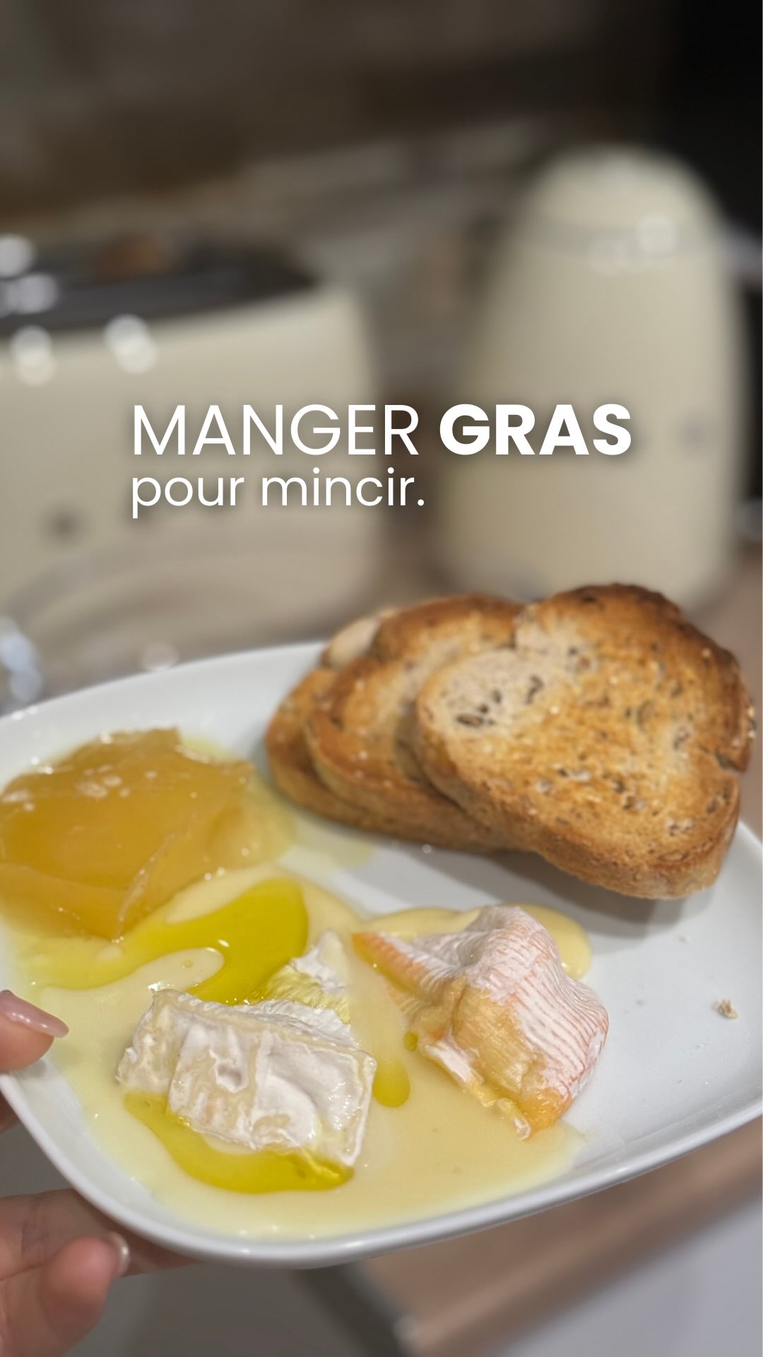 « Tu n’y arriveras jamais. »
C’est ce qu’on t’a dit.
C’est peut-être même ce que tu te répètes encore parfois…
Et si 2026 était l’année où tu décidais d’arrêter d’y croire ?
👉 Pas parce que tu vas “te mettre au régime”.
👉 Pas parce que tu vas “être plus stricte”.
👉 Mais parce que tu vas enfin faire les choses dans le bon ordre
Mincir, se sentir bien dans son corps, retrouver de l’énergie et de la sérénité alimentaire, ce n’est pas une question de volonté. C’est une question de méthode, de rythme et de respect de ton corps.
✨ Bienvenue en 2026.
✨ L’année où tu arrêtes de te battre contre toi-même.
✨ L’année où tu avances avec une vraie stratégie.
Réserve ta consultation pour te révéler en 2026 📱
www.jolie-minceur.com
Je suis Julie, experte minceur & fondatrice du Cabinet JOLIE.
Sur ce compte, je t’apprends à mincir sans régime, à te réconcilier avec la nourriture et à obtenir des résultats visibles, sans frustration.