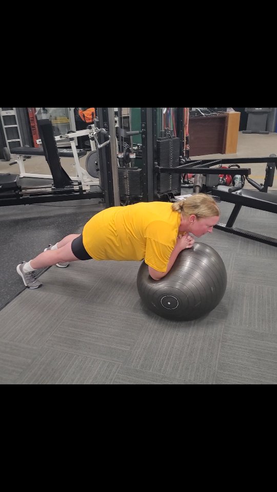 🤔 Do you want better abs ? 🤔
Give some stability ball Planks a try. They're great for adding complexity and variety to your everyday plank.
And remember to book a session while I still have openings 😉
#buffalotrainer #buffalofit #buffalopersonaltrainer #personaltrainerny #healthcoach