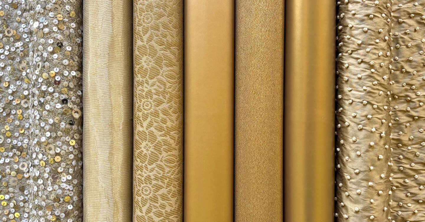 ✨ Celebrating 50 years of Gretchen Bellinger ✨
Five decades of thoughtful design, beautiful textures, and timeless materials that continue to inspire the design community.
So proud to represent a line with this kind of legacy 🤍
From left to right
🤍Go for Baroque ™ sequin lace 3833-010 christopher wren
🤍Glow with the Flow ™ metallic sheer 3535-15 molten gold
🤍Petal to the Metal ™ jacquard 2621-05 straw of gold
🤍Leather or Not™ synthetic leather 2851-11 brass weight
🤍All that Glitters ™ plain weave 3551-06 gold plate
🤍Flexible Assets ™ metallic vinyl 3642-06 gold plate
🤍Knotty or Nice ™ embroidered silk 3851-07 hollywood blonde
#50yearsofdesign
#gretchenbellinger #textiledesign #designlegacy #luxuryfabrics