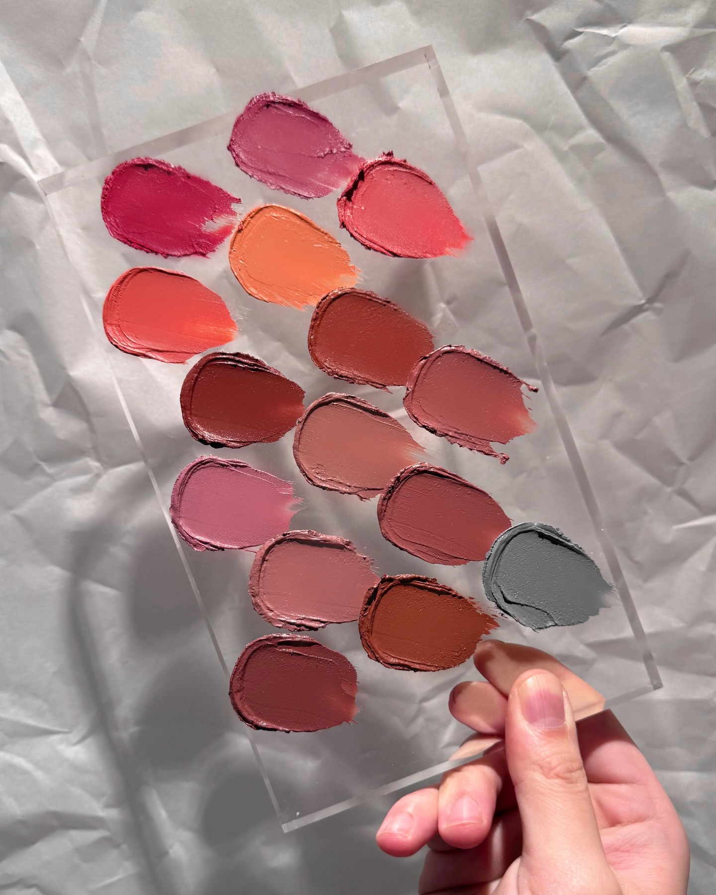 A little new year’s blush swatch fest. Still missing 6 of our permanent shades on here 😅 had to include our orange creamsicle shade Torch (limited edition) from last year because it’s probably one of my favourites we’ve ever done.
It’s low key ridiculous that I look at this and go “wow there are still so many more shades I can make!” 😭💀
Anyway, a silly little post for today. Just wanted to smear stuff around and it ended up looking quite pretty so 🤷🏻♂️ Swipe to see the shades labelled.
Lemme know in the comments which shades were your 2025 staples and/or which shades will be your 2026 go to’s 😘🌿🌿🌿
#creamblush #mutedblush #indiemakeup