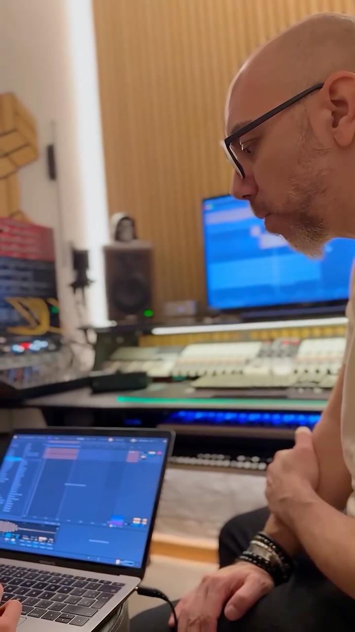 🎧✨ Acompañamos tu recorrido como artista.
Cada clase con Florian Gasperini es más que una lección de producción:
es un espacio de guía, evolución y conexión real con tu proyecto musical.
Desde tus primeras ideas en Ableton Live hasta tu primer lanzamiento profesional,
te acompañamos paso a paso — para que desarrolles tu sonido, tu identidad y tu visión como artista.
💫 En Sahasrara, la formación no termina al cerrar el curso…
te ayudamos a dar el siguiente paso:
🎵 publicar tu propia música.
🎛️ Mentorías y Clases Online con Florian Gasperini
👉 www.sahasraraescuela.com
#SahasraraEscuela #FlorianGasperini #AbletonLive #ProducciónMusicalConsciente #MentoríaMusical #DesarrolloArtista #SelloDiscográfico #ElectronicMusic #SahasraraVibes #AtmaSahasrara #SahasraraFrequencies