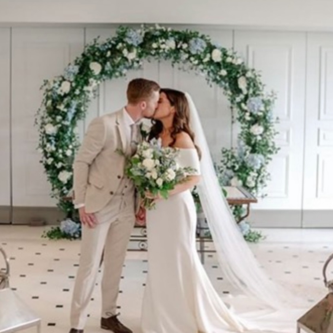 #essexweddingvenue #friernmanorwedding #essexweddingflorist #essexweddingflowerdesign #bridestobeessential