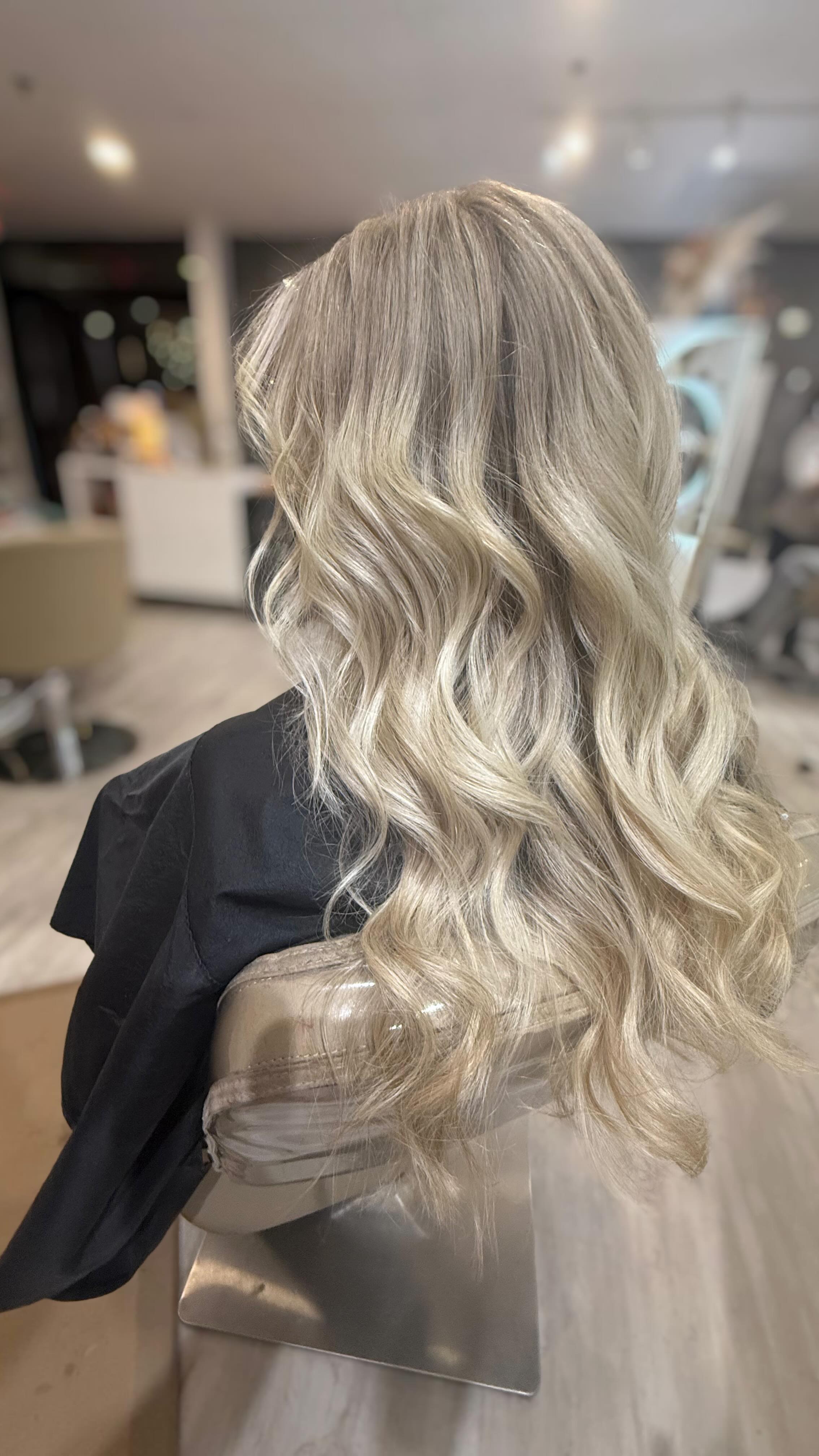 2025…
The year I moved my business across the country. I miss my Cali girls dearly ♥️ and I can’t believe how the VA girlies welcomed me with open arms. Truly so appreciative to everyone who has entrusted me with their hair this year ✨. I look forward to coming back in 2026 to create more hair magic 🪄
#vablondespecialist #novahairstylist #novablondespecialist #woodbridgehairstylist #novabalayage