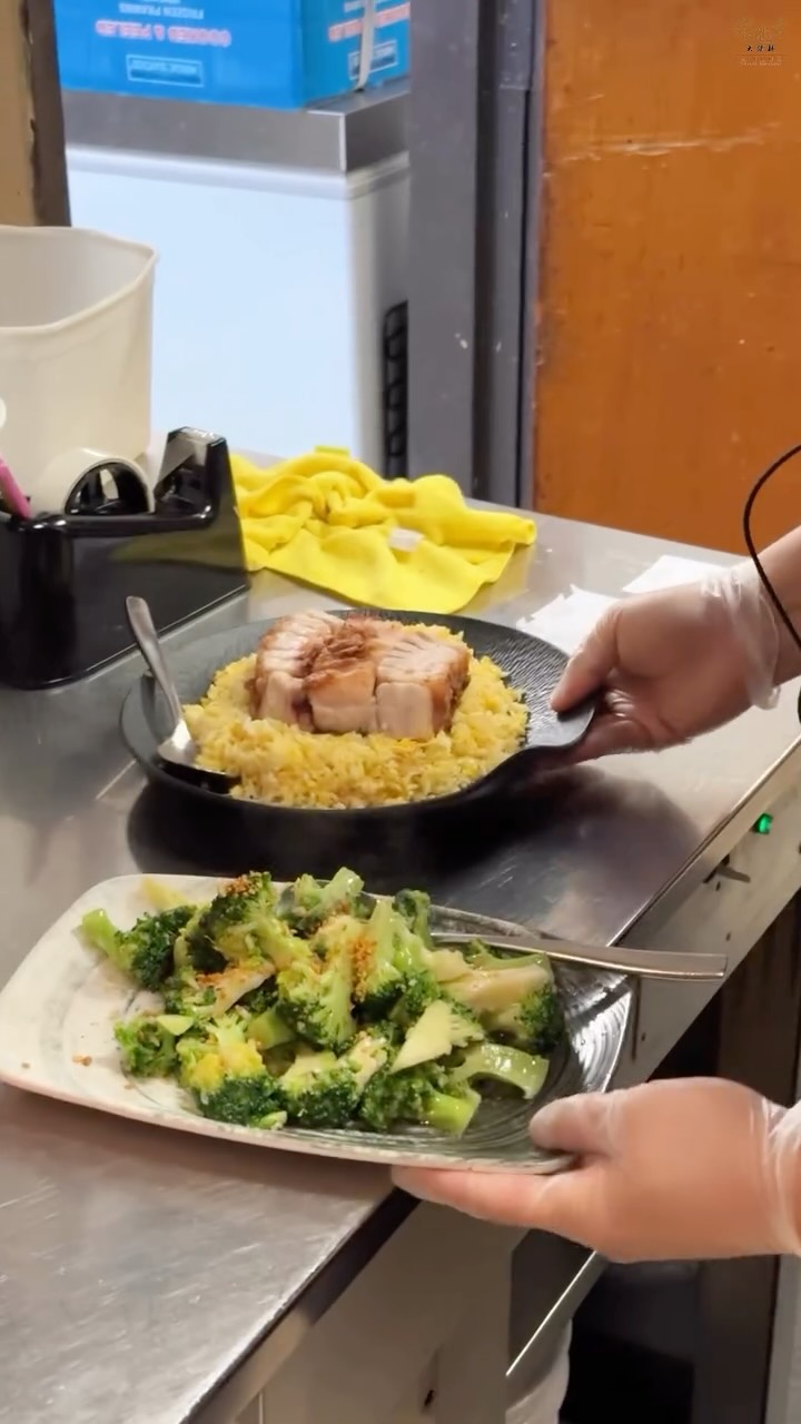 Thank you so much for all the love and support during the Christmas holidays 🎄❤️
As we head into the New Year, we’re open as usual, ready to serve you freshly made dim sum, comforting classics, and your favourite late-night dishes.
Here’s to more delicious moments together, see you soon at Aplus Restsurant! 🥟🍜✨
Aplus Oriental Restaurant
📞0752 5244 913
📍G/F-1/F, 52-56 George Street, Manchester M1 4HF
Sunday-Thursday: 1130am-0200am
Friday-Saturday: 1130am-0300am
#ManchesterEats #FoodieManchester #ManchesterFood #ThingsToDoInManchester #Manchester