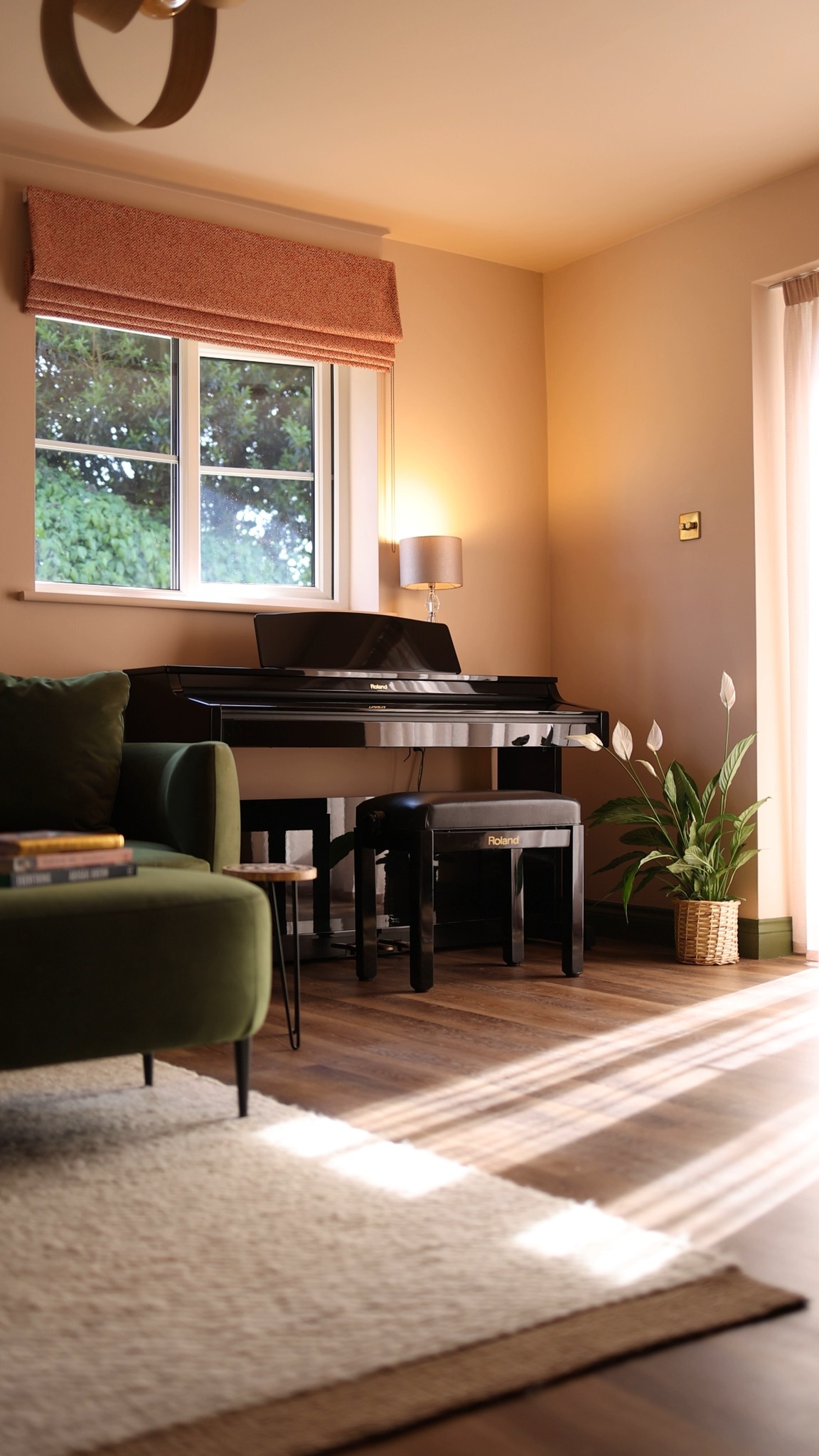 New year, new flow! ✨ One of my top design resolutions for 2026 is to help homes achieve ultimate functional flow.
It’s about so much more than just aesthetics; good design profoundly improves your daily life. An open-plan space, for example, needs clever zoning and thoughtful planning to ensure it works hard for every activity, from quiet evenings to lively entertaining.
We ensure that every area, even within a large space, has a clear purpose and a seamless connection.
Ready to maximise the function and beauty of your home this year?
#functionalflow #designresolutions #openplanliving #zoningideas #homedesign #interiorflow #newyearnewhome #practicaldesign #interiordesignuk #spacesaving