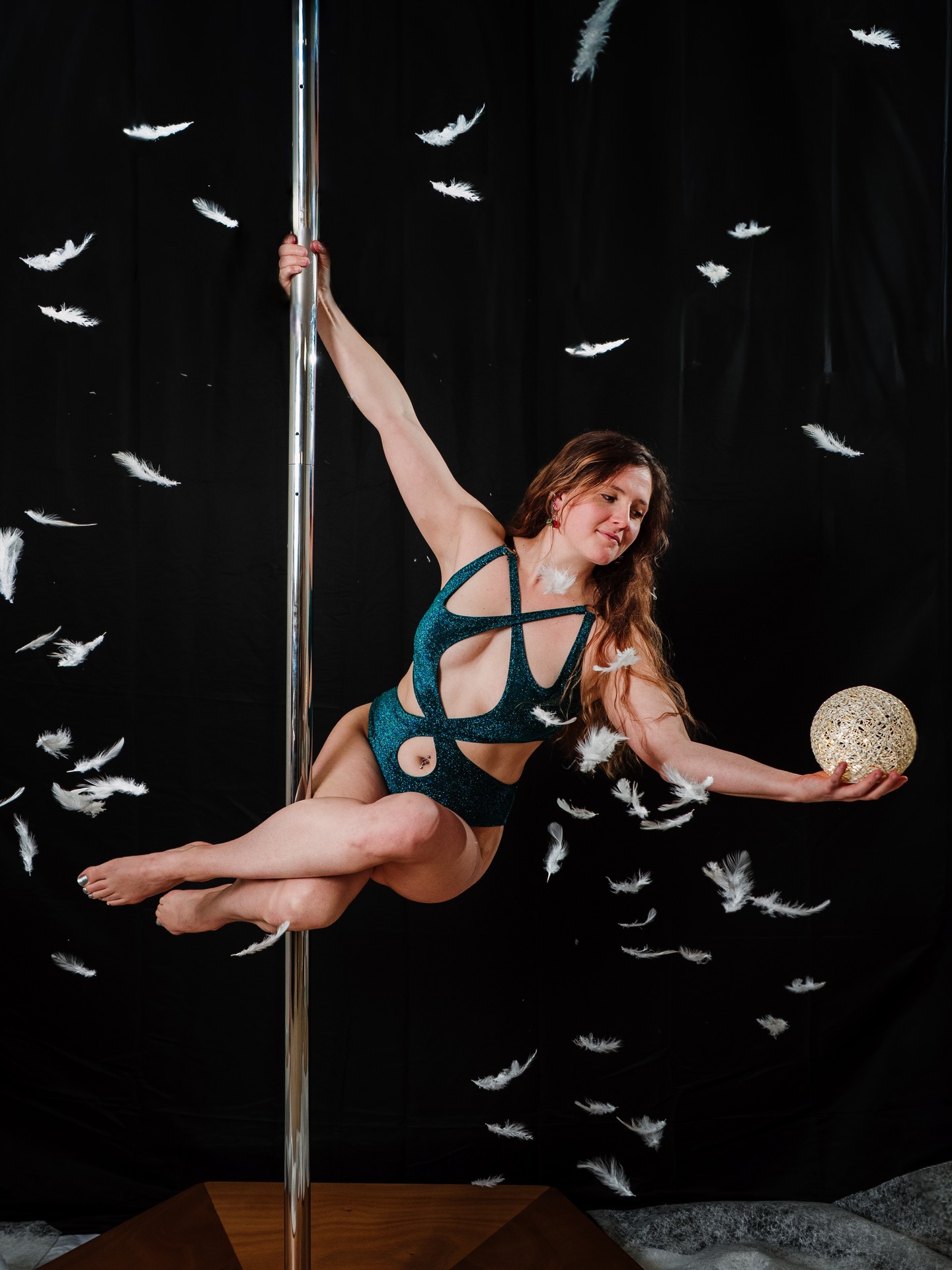 Mermaid Pole vous souhaite une belle année 2026 🤍
2025 nous a embarqués, mes élèves et moi, dans le début d’une belle et folle aventure ! Je suis tellement reconnaissante pour ce parcours qui n’est encore que le commencement ❤️
Que 2026 soit encore plus belle ! Je vous souhaite une année remplie de bonheur, de sérénité et d’amour. Et bien sûr… remplie de pole dance, de bleus et de courbatures 😘
✨ Et vous, dites moi ce que vous aimeriez accomplir en pole dance en 2026 ? Je vous écoute 😊
PS : Rendez-vous le mardi 6 janvier 2026 pour la reprise 😘
#2026 #bonneannee #poledance #mermaidpolevitré