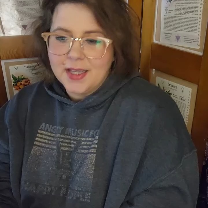 🌟 "Sometimes the people who should be cheering you on are the loudest critics."
When you strive for better, you might meet resistance from those closest to you.
Recognize their fears and set your boundaries!
What’s one boundary you’ve set that made a difference?
👇 Drop your thoughts!
#SetBoundaries #SelfCare #GrowthJourney #motivation #inspireothers