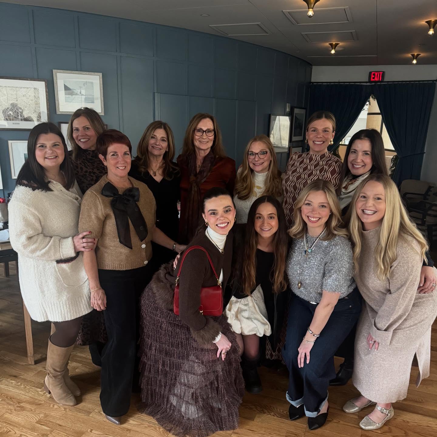 Happy New Year from Michael & Paula Hyman Inc!❤️
As we reflect on 2025, we are incredibly thankful for each and every business that has supported and continues to support our growing showroom. Wishing you all a great year ahead filled with joy and success! 🎊✨
Cheers to 2026!🍾
Xoxo,
MPH team