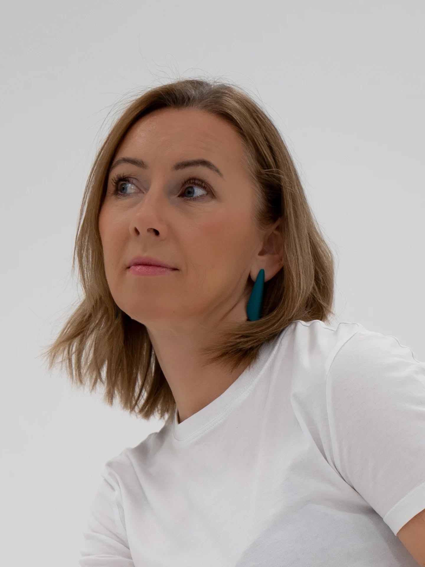 Handcrafted earrings.
Made to be felt, not explained.
Designed to move with you.