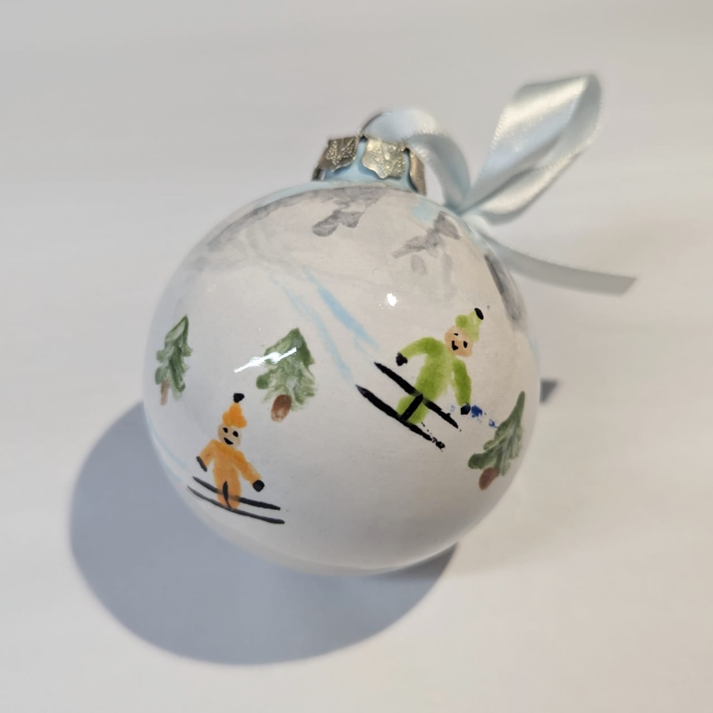 Ski season is in full swing! ⛷️🚠
If you’re not hitting the slopes and want to stay in the warm this winter, book a paint your own session in our cosy studio and unwind from a crazy Christmas!