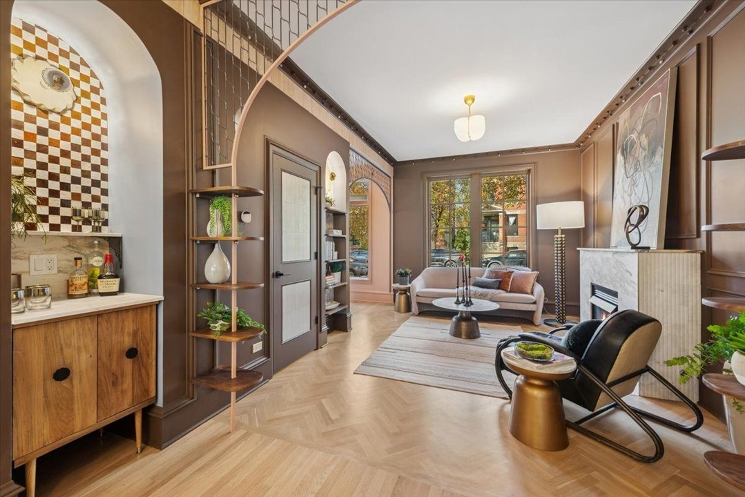 It's all in the #details ✨ #styling #design #newconstruction #hothome #chicago #chicagorealestate #havenhomestager #chicagohomestaging #stagingworks #stagingsells #staging #homestaging