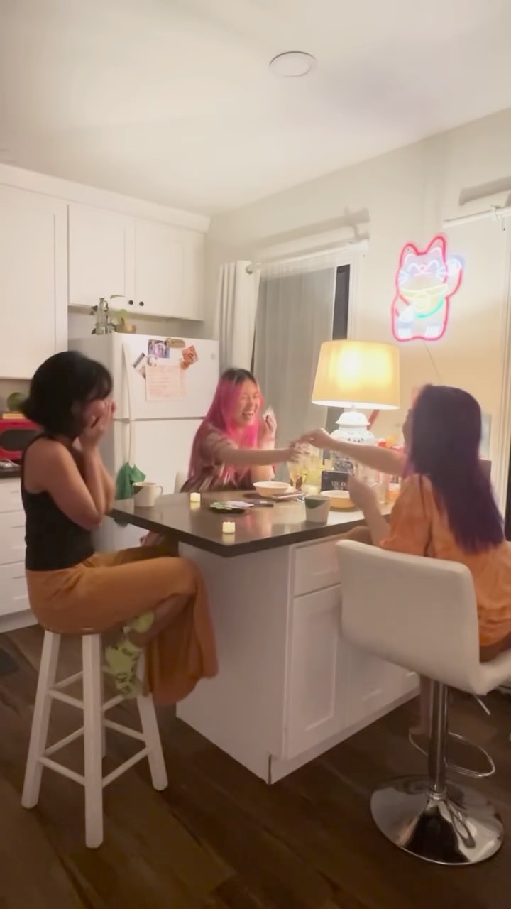 What is girls night without a little drama?.. 🔪☕️💅
#nineknivesgame #cardgame #partycardgame #gamenight #cardgames #competitivegame #familygamenight #partygame #tabletopgames