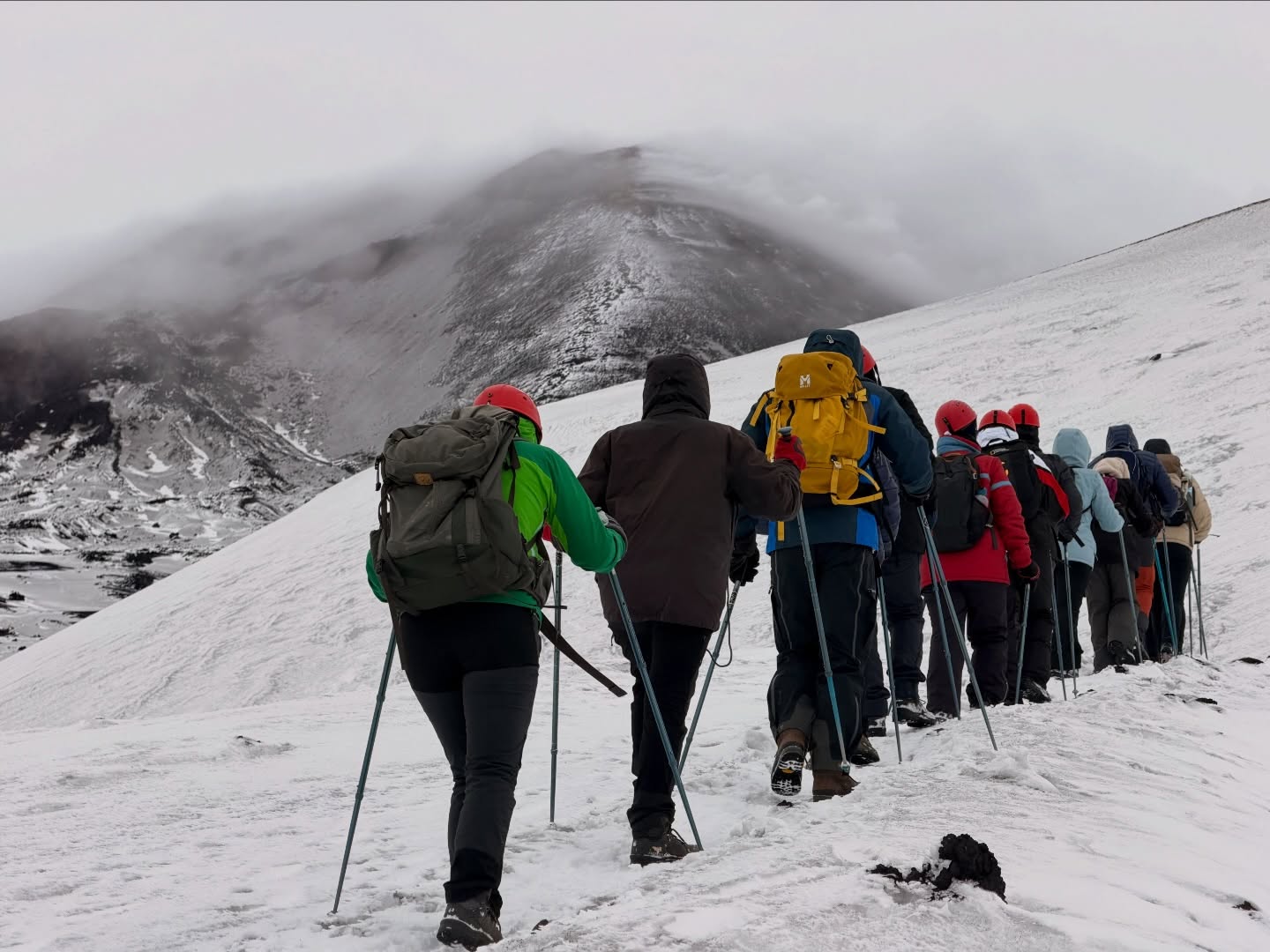 #Etna Winter Trek High • Continuano le escursioni ad alta quota, nella desertica alta quota ❤️🌋 #sicily #volcanoes #sicilia #guidevulcanologichesicilia
👉Info/Prenota
🌍 https://www.etnative.com/etna-winter-trek
☎️ +393780861560
Ⓜ️ etnativo@yahoo.it