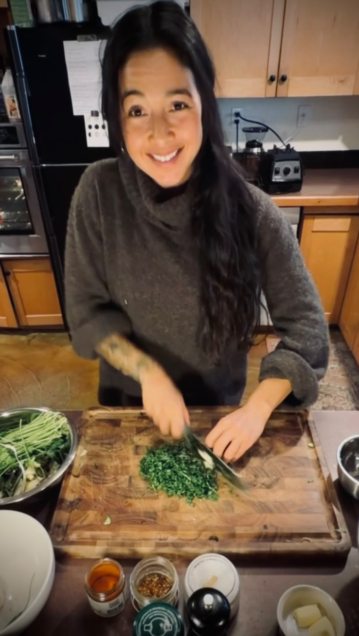 Reverse seared venison with celeriac mash, brussel sprout kale salad and chimmichurri with a twist.
Meet my new favorite kitchen gadget, the @meatermade . It ensures that our meat is always perfectly cooked.
Want the recipe?
Reply, “recipe” in comments & I’ll personally send it your way.
#MEATER #meatermade
