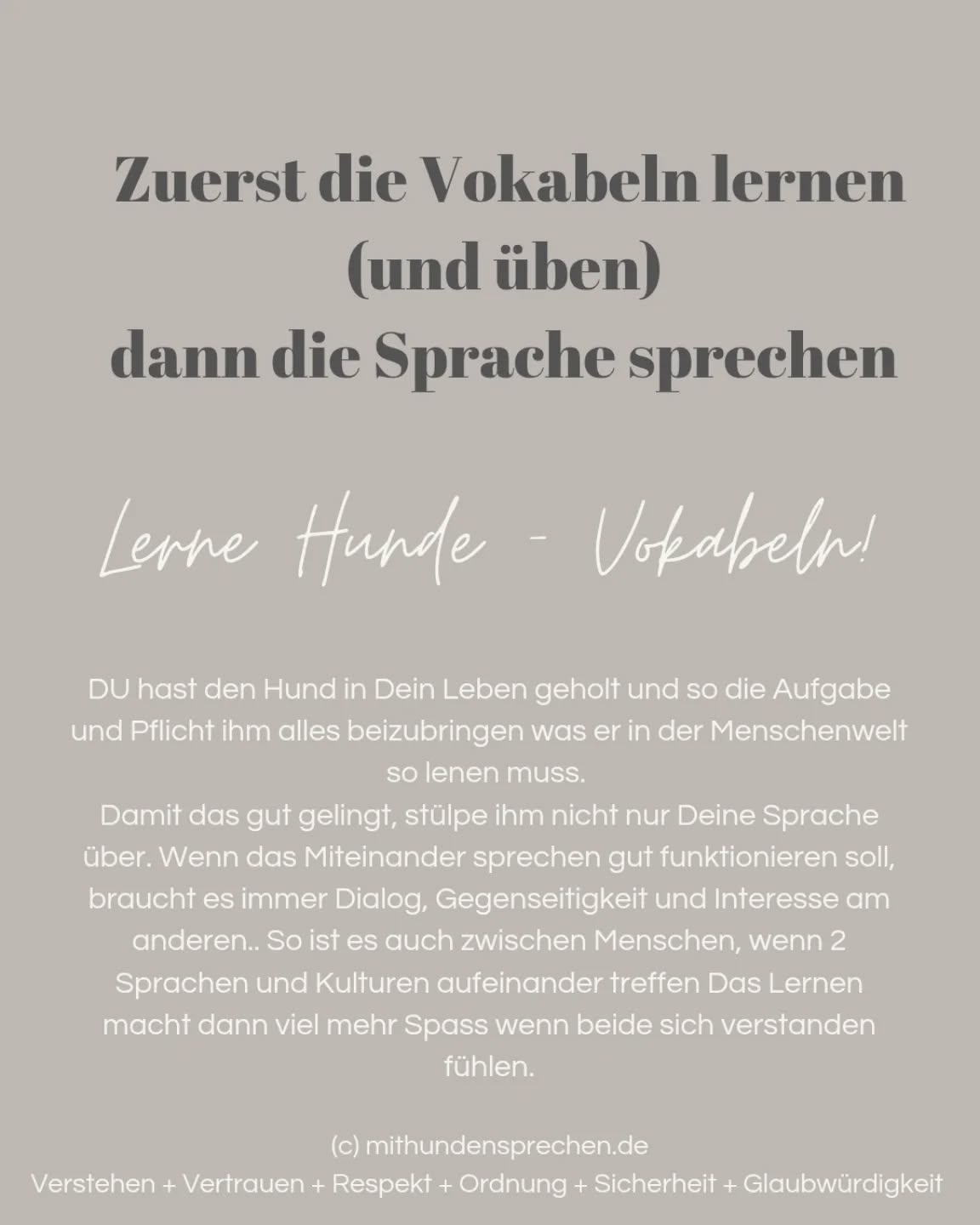 VOKABELN LERNEN
Bevor wir Menschen uns in einer anderen Sprache unterhalten wollen, lernen wir ein paar wichtige Vokabeln. Das muss noch nicht das komplette Wörterbuch sein, aber ein paar ganz wichtige Vokabeln. Dann kann man sich mit Händen und Füßen schonmal grob verständigen. Dann werden es immer mehr mit der Zeit und zack, spricht man eine neue Sprache! 😊❤️
Genau so ist es optimalerweise wenn man statt Spanisch oder Französisch eben Hündisch lernt. Auch der Hund bringt einem dann immer neue Vokabeln bei (wenn man zuhört und schon ein bisschen verstehen kann)
Manchmal erfinden beide auch ganz neue "Wörter", die nur die 2 verstehen ;0)
Lerne wirklich die Vokabeln der Hundesprache OHNE gleich Menschensprache (Kommandos) drüberzustülpen. Sonst traut sich der Hund oft nicht mehr selbst zu sprechen. Höre zu, beobachte viel und lass Dir zeigen wie man Hundeverhalten/Bewegungen/Laute/Mimik/Gestik übersetzt! Wenn Du wichtige Vokabeln und die "Kultur" des fremden "Hundelandes" verstehen kannst, ist es so viel leichter dem Hund etwas beizubringen, weil Du gut lesen kannst ob er es verstanden hat, gerne oder ungern macht, warum es ihm vielleicht berechtigt schwer fällt zu tun was Du möchtest oder oder...
Hund und Mensch lernt und speichert am besten, wenn er mit den Aufgaben gut mitgehen kann und sie gut versteht!
Also... Hundevokabeln lernen damit der Hund gut und leicht von Dir die Menschenvokabel lernen kann ❤️
#mithundensprechen
#hundeliebe #hundetraining #hunde #hundesprache