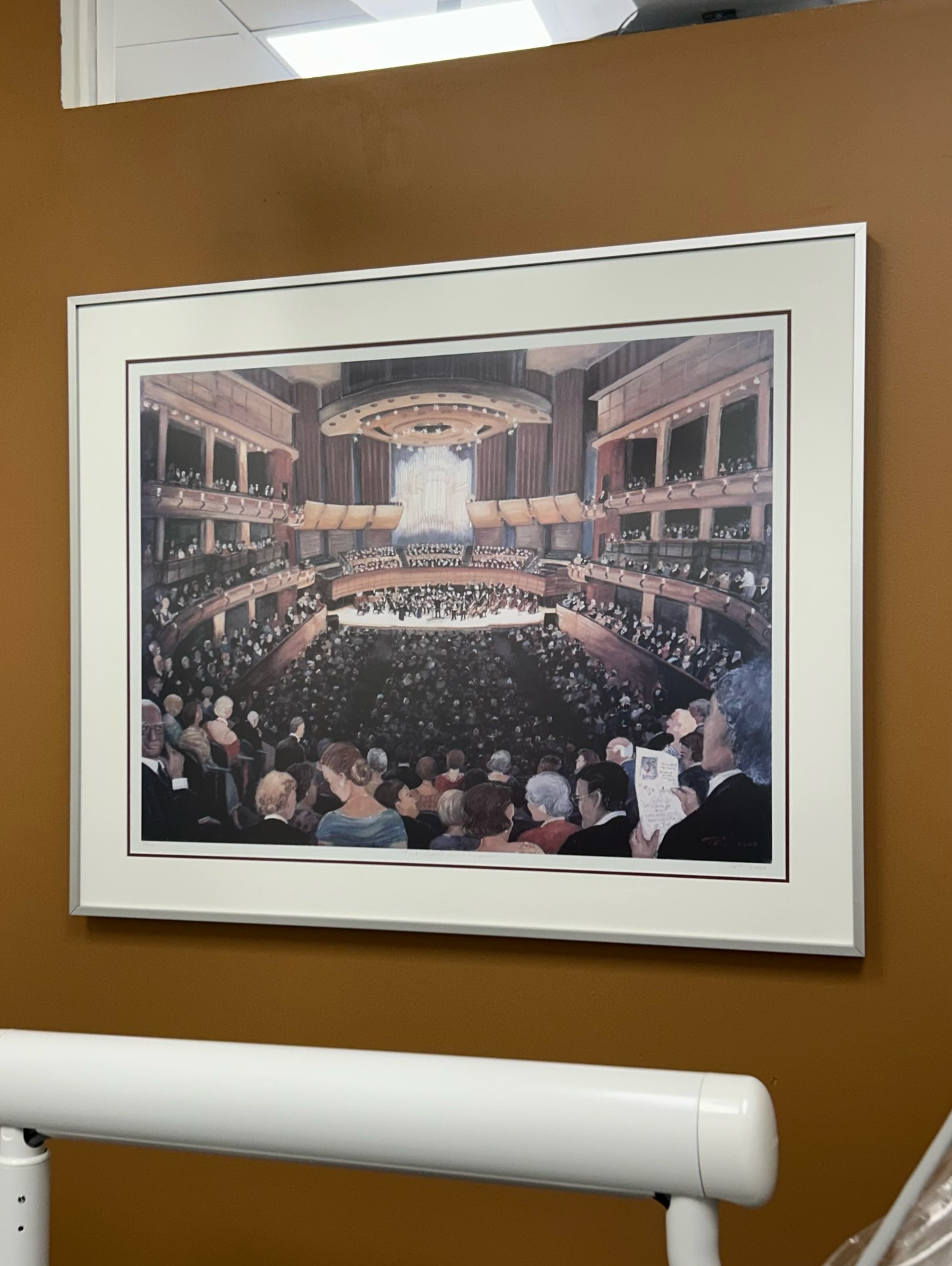 Happy New Year everyone! 🎉 We’re starting the year with gratitude for the thoughtful details that make our clinic feel like home. Take a look around Operatory 1—does this painting look familiar?
It captures the Winspear Centre in Edmonton during an orchestral performance. 🎻✨🎶
Thank you to the amazing artist, Toti for bringing meaningful pieces like this into our space! Check out toti.ca to check out some more art, it’s amazing!
#hvdc #winspear #edmonton