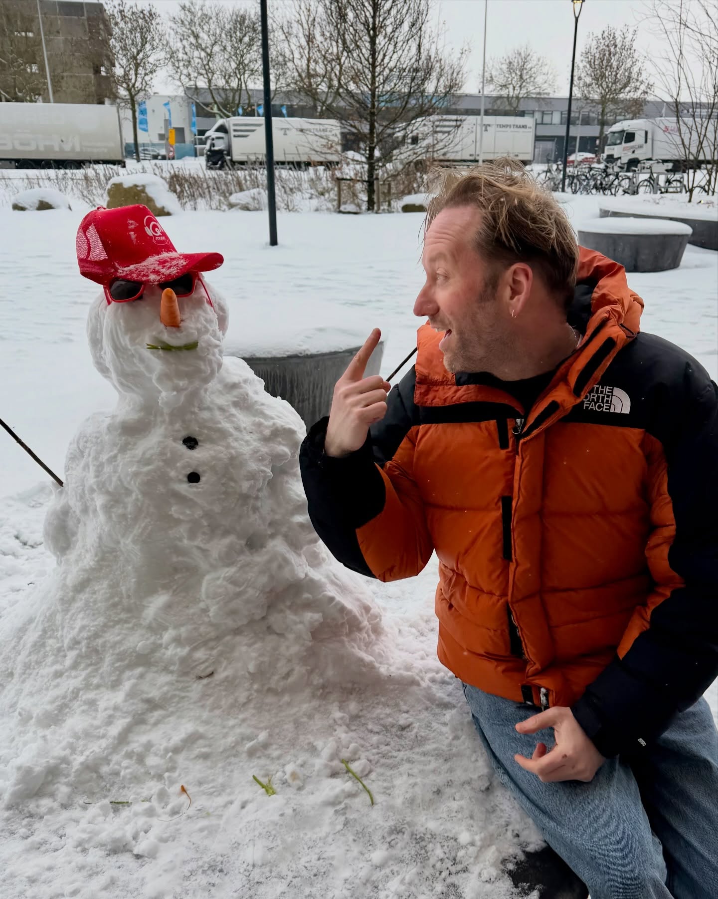 Sunday is for Swiping! ☃️ DE WINTER EDITIE ❄️ #week2
Hoe was ie bij jou?
1 - zelfde neus gast! ⛄️
2 - ✌️
3 - James aka poolkat 😼
4 - Mokum ❄️
5 - Weerbericht van woensdag met de ochtend gang 🧣
6 - Dit is hem geworden! ⚪️
7 - Uitzicht
8 - Hot chocolate whipped cream 🍫
9 - Wintervoedsel… 🫕
10- Even het weerbericht checken met @dannyvos_ 🌡️