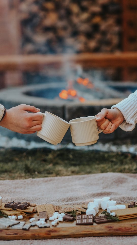 Looking for an experience this Valentine’s Day? Join me fireside for an intimate, cozy moment with the ones you love. Make a s’more, make a memory, and celebrate the day of love.
Only a $50 deposit required to secure a booking - Check out the link in my bio to secure your session! ✨️